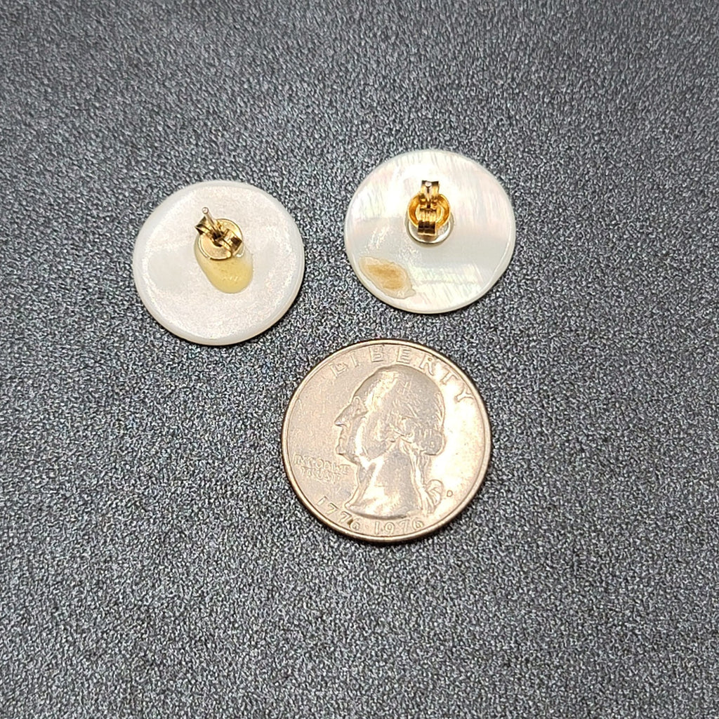 Flower Pierced Earrings Multicolor Mother of Pearl Round Studs 3/4"