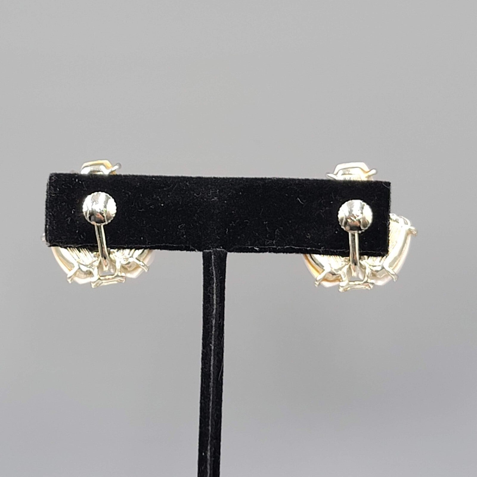 Vintage Star Clip on Earrings White Thermoset Gold tone Screw Back 1"