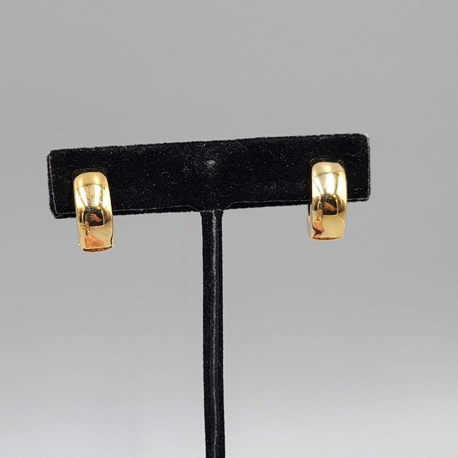 Vintage Reversible Clip on Earrings White Enamel Gold Plated 5/8"