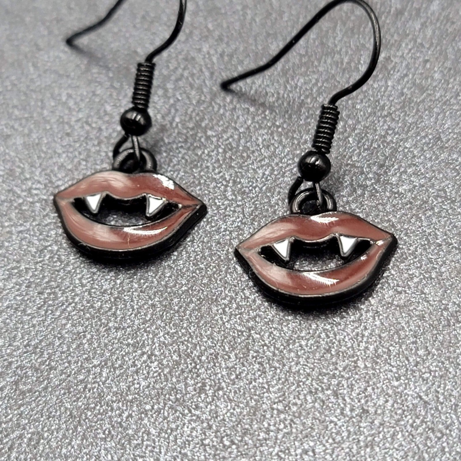 New Pierced Earrings Black Red Enamel Vampire Lips Mouth 3/8"