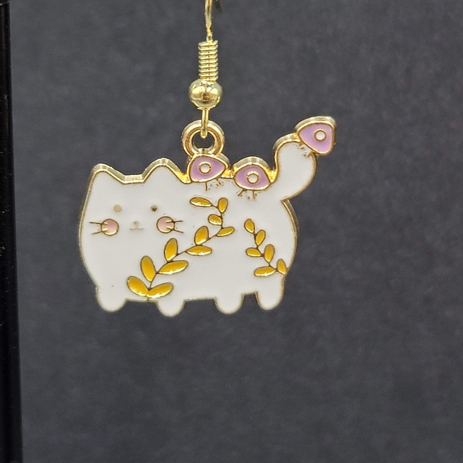 White Cat Pierced Earrings Gold tone Enamel Flowers Dangle 3/4"