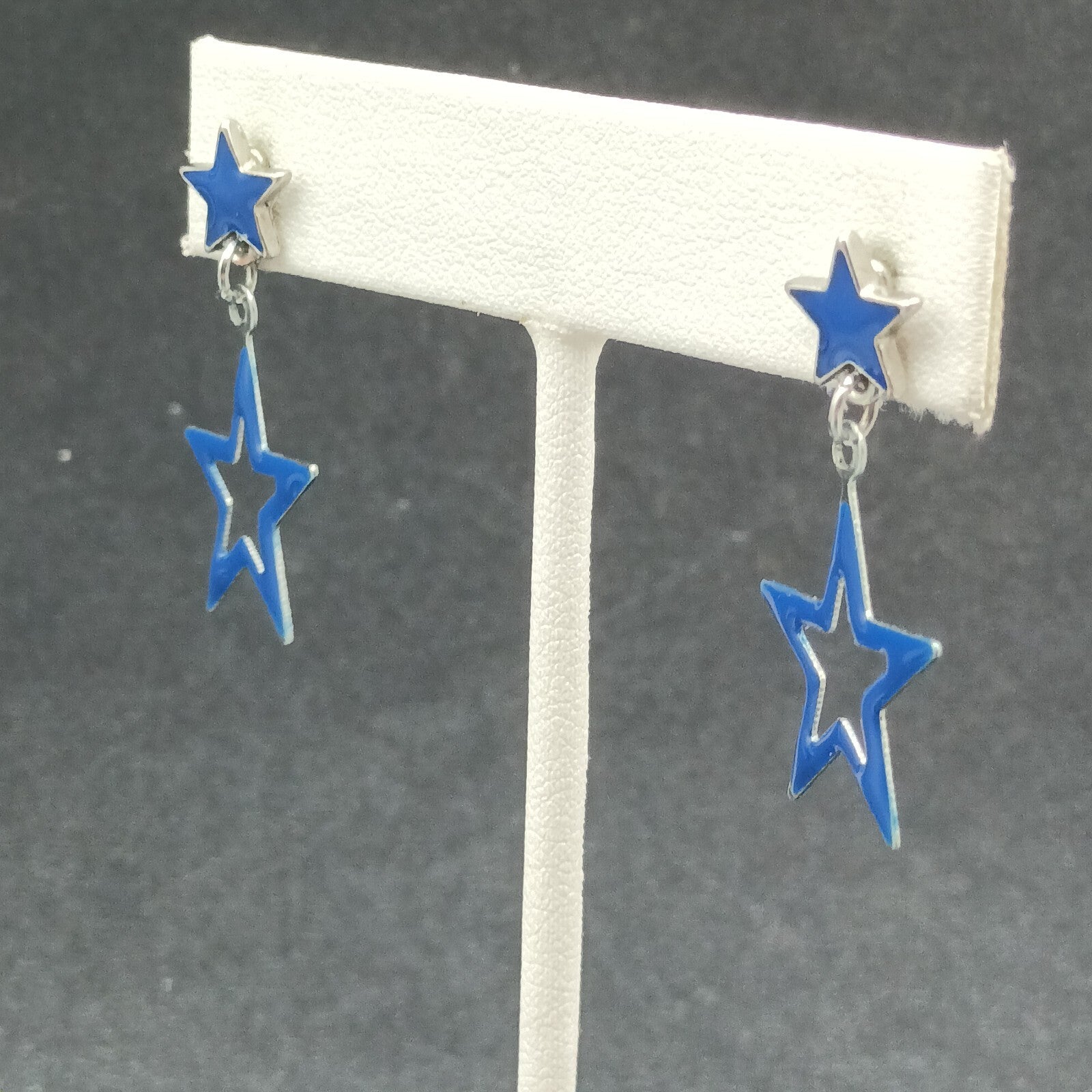 Lot of 2 Pairs Pierced Earrings Red Blue Enamel Silver tone Star Dangle 1 1/4"
