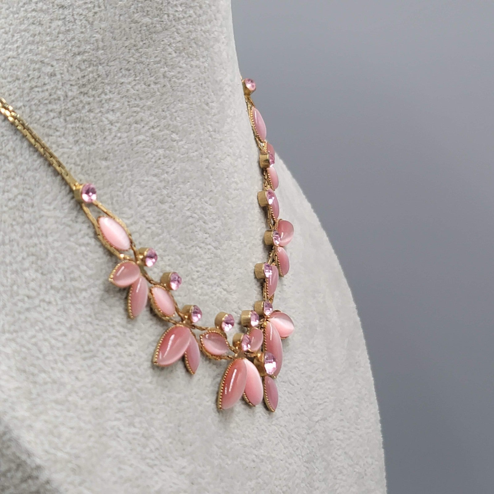 Avon Pink Cats Eye Necklace Rhinestone Gold tone Statement Pretty ~ 16"-18"