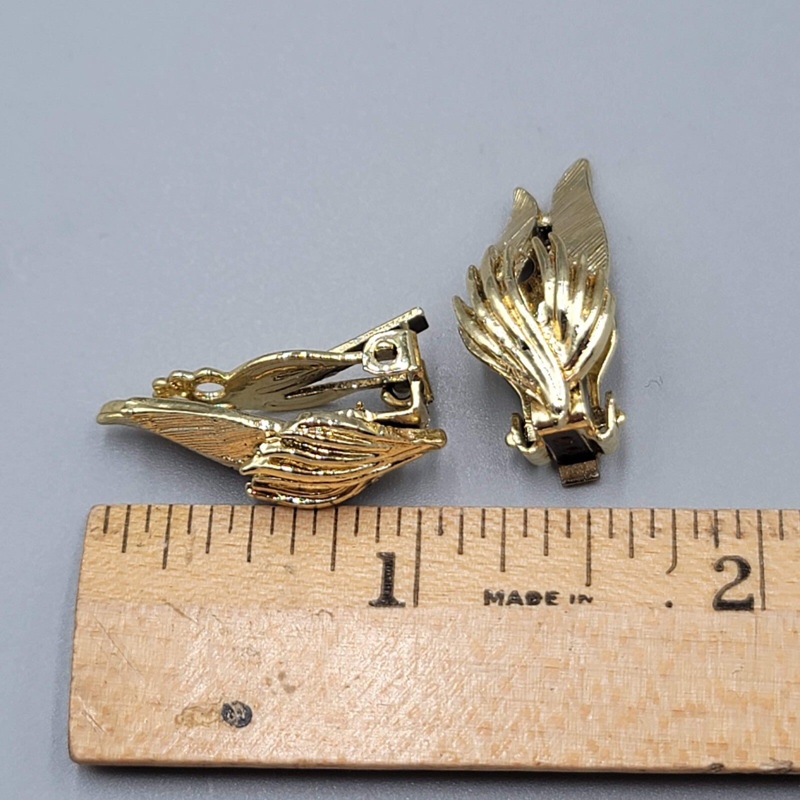 Vintage Gold tone Leaf Design Clip on Earrings Climber 1"