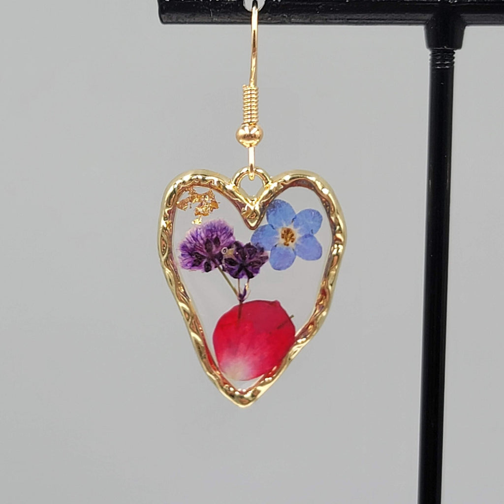 Real Flower Heart Pierced Earrings Gold tone Dangle Resin 1"