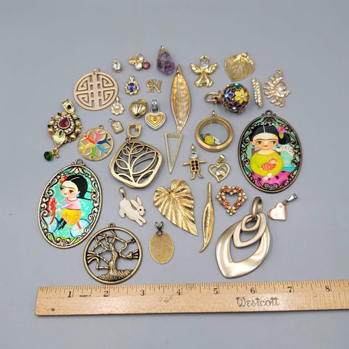 All Modern Pendant Lot of 32 Heart Gold tone