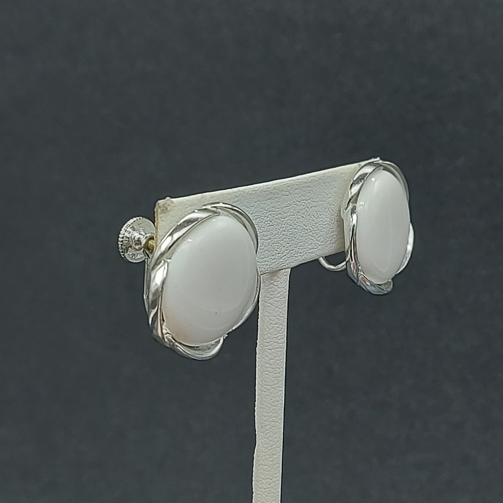 Vintage LISNER Clip on Earrings Silver tone White Disc Screw back 7/8"