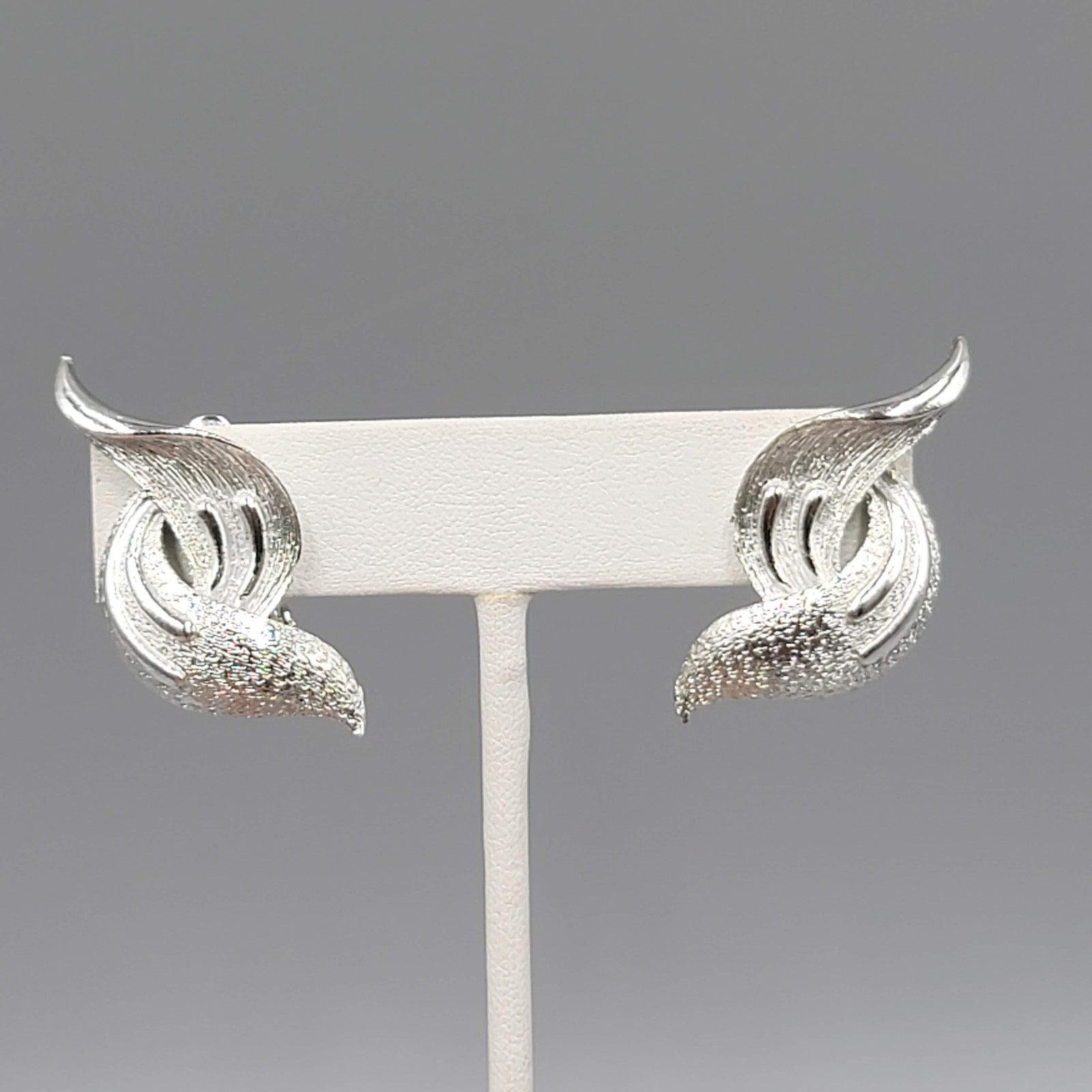 Vintage Coro Clip On Earrings Silver Tone Swirl Leaf Textured 1.5"