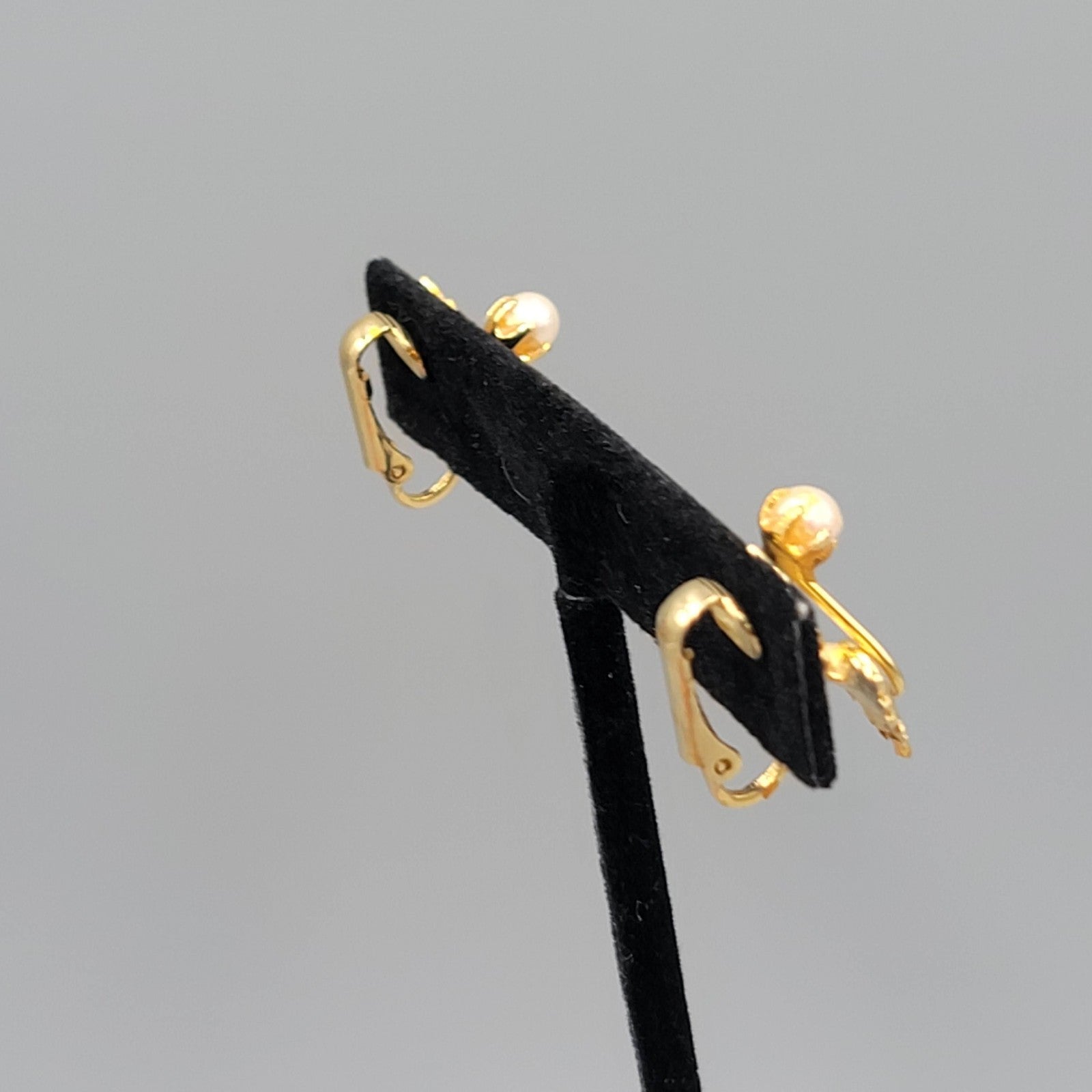 Vintage Leaf Clip on Earrings Gold Plated Faux Pearl Studs 3/4 in
