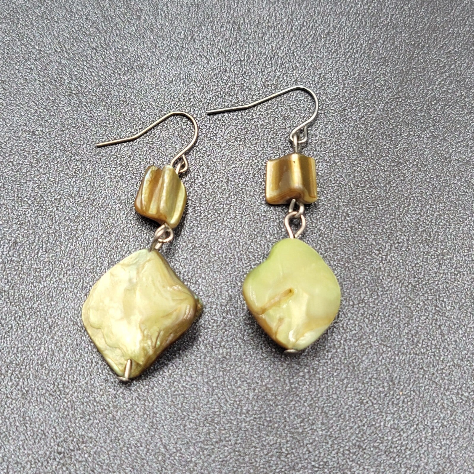 Pierced Earrings Silver toen Green Dyed Shell Dangle 1.5"