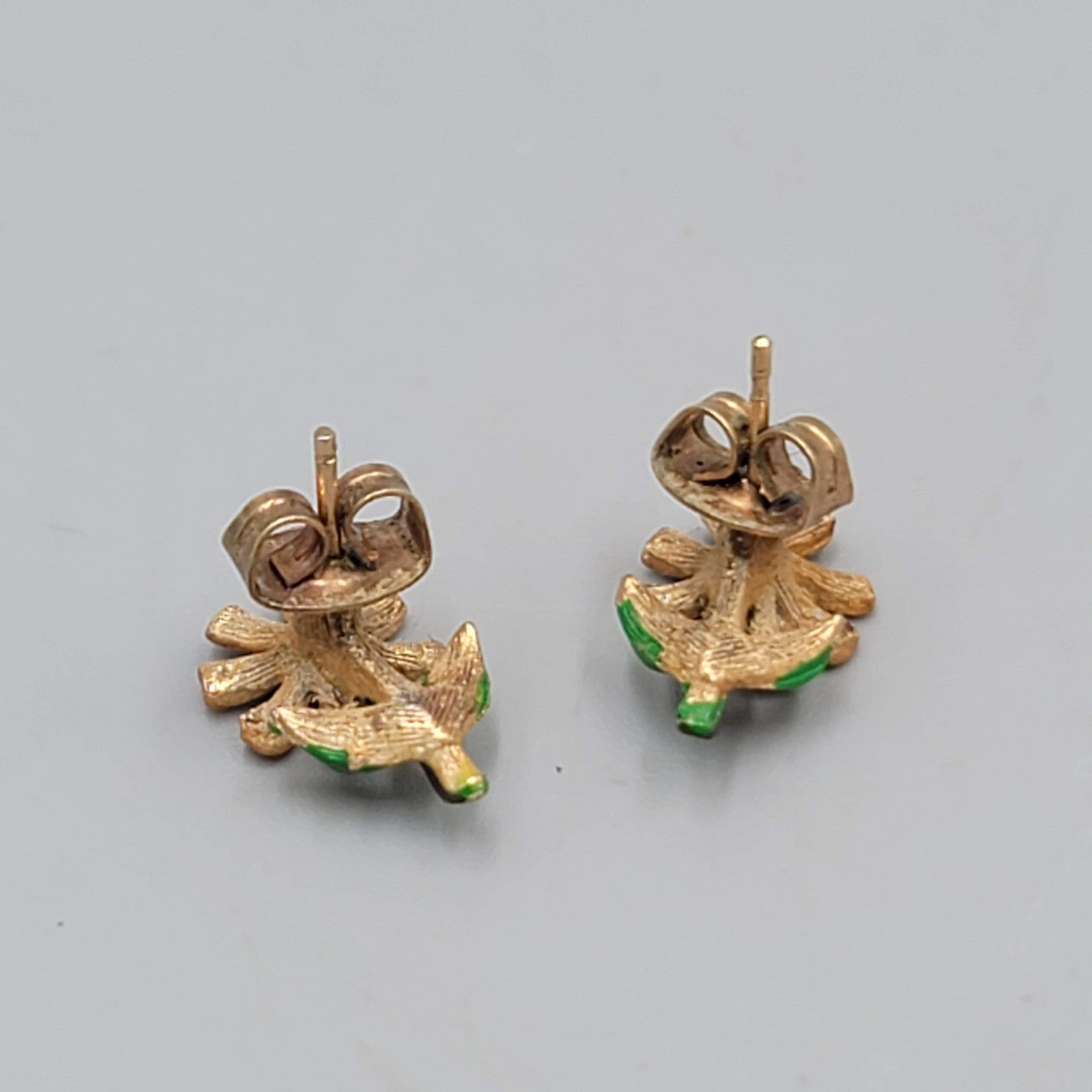 Vintage Enamel Daisy Flower Pierced Earrings Studs 1/2"
