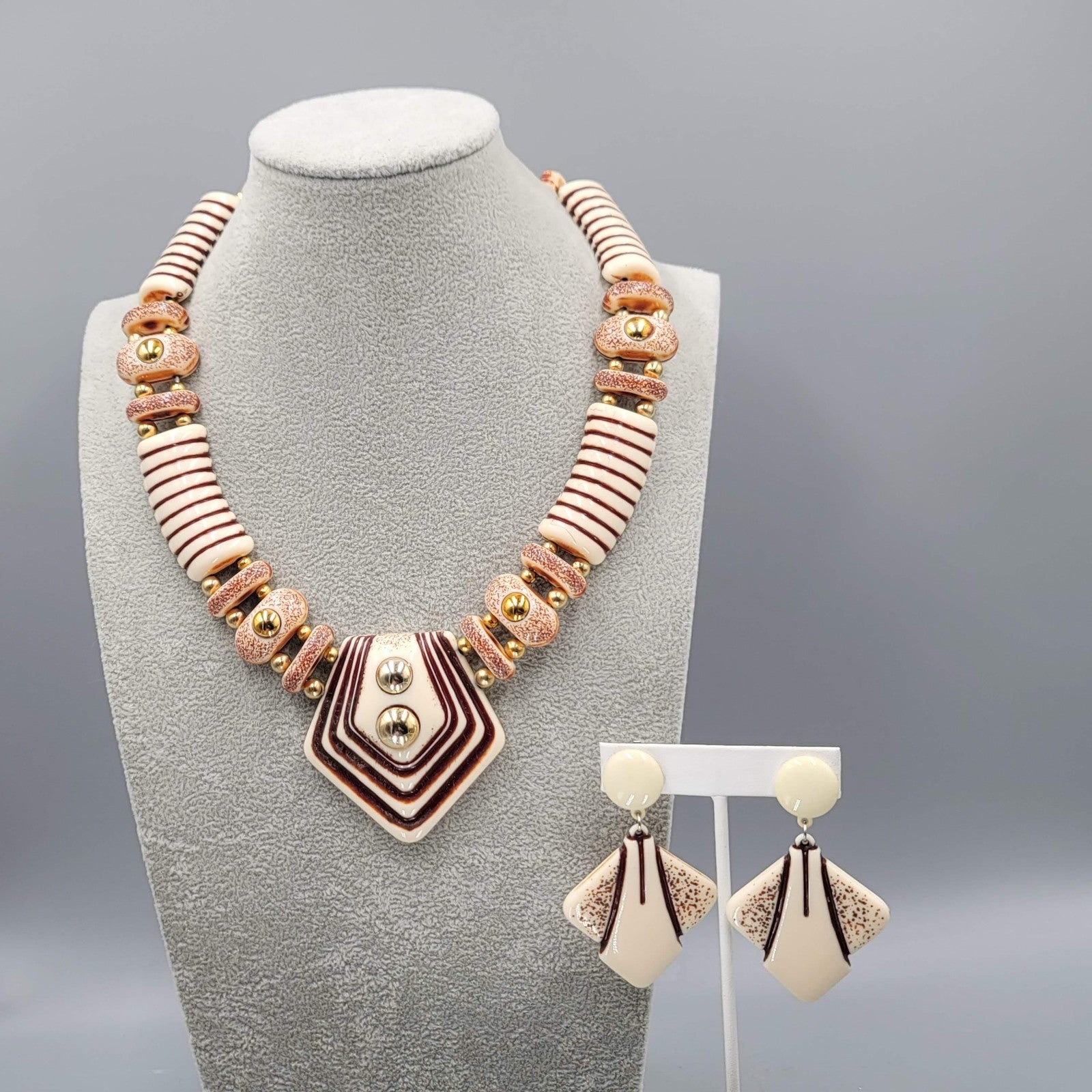 Vintage Large Statement Necklace Earrings Set Clip On Womens Cream Brown Acrylic