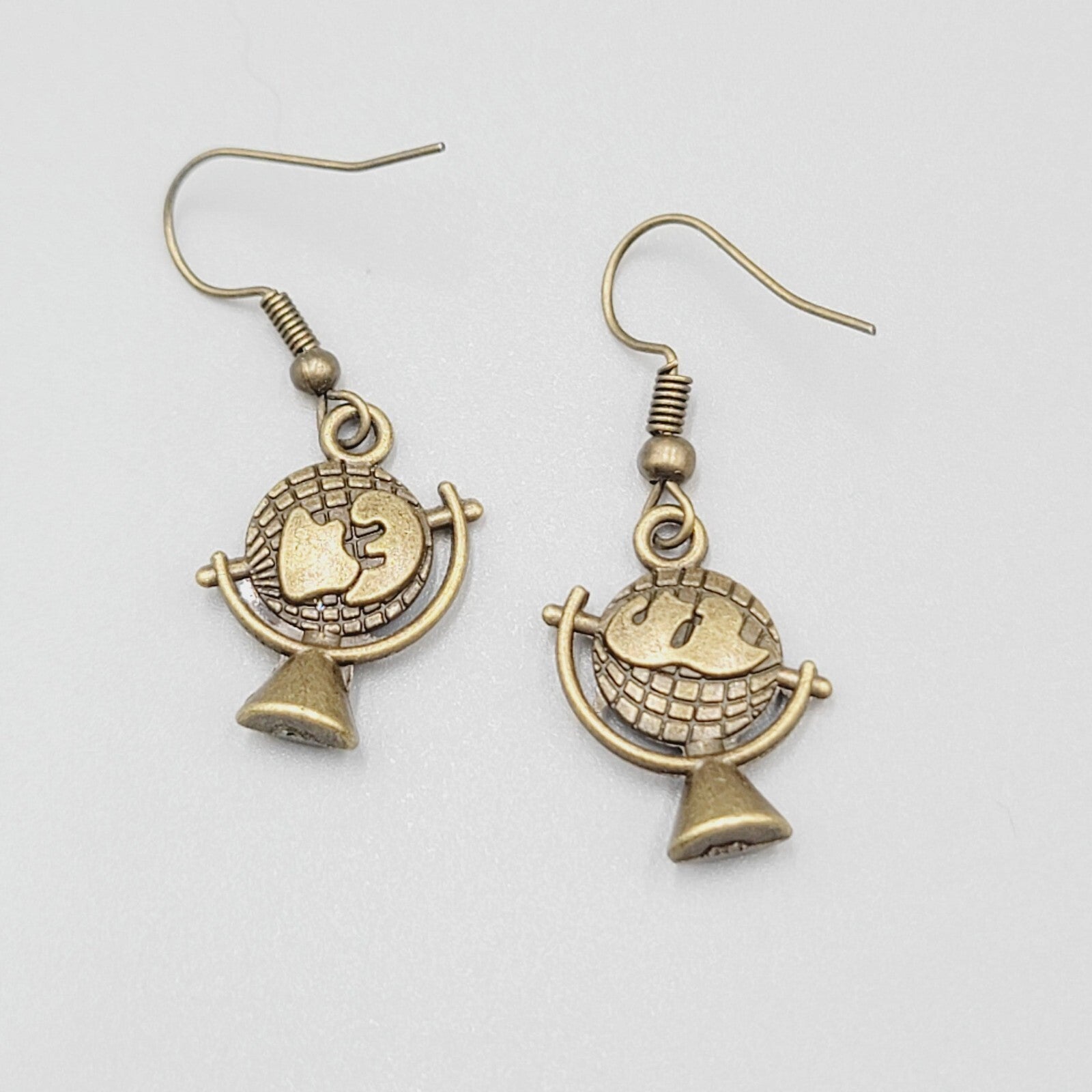 Globe Pierced Earrings New Bronze tone Dangle 3/4"