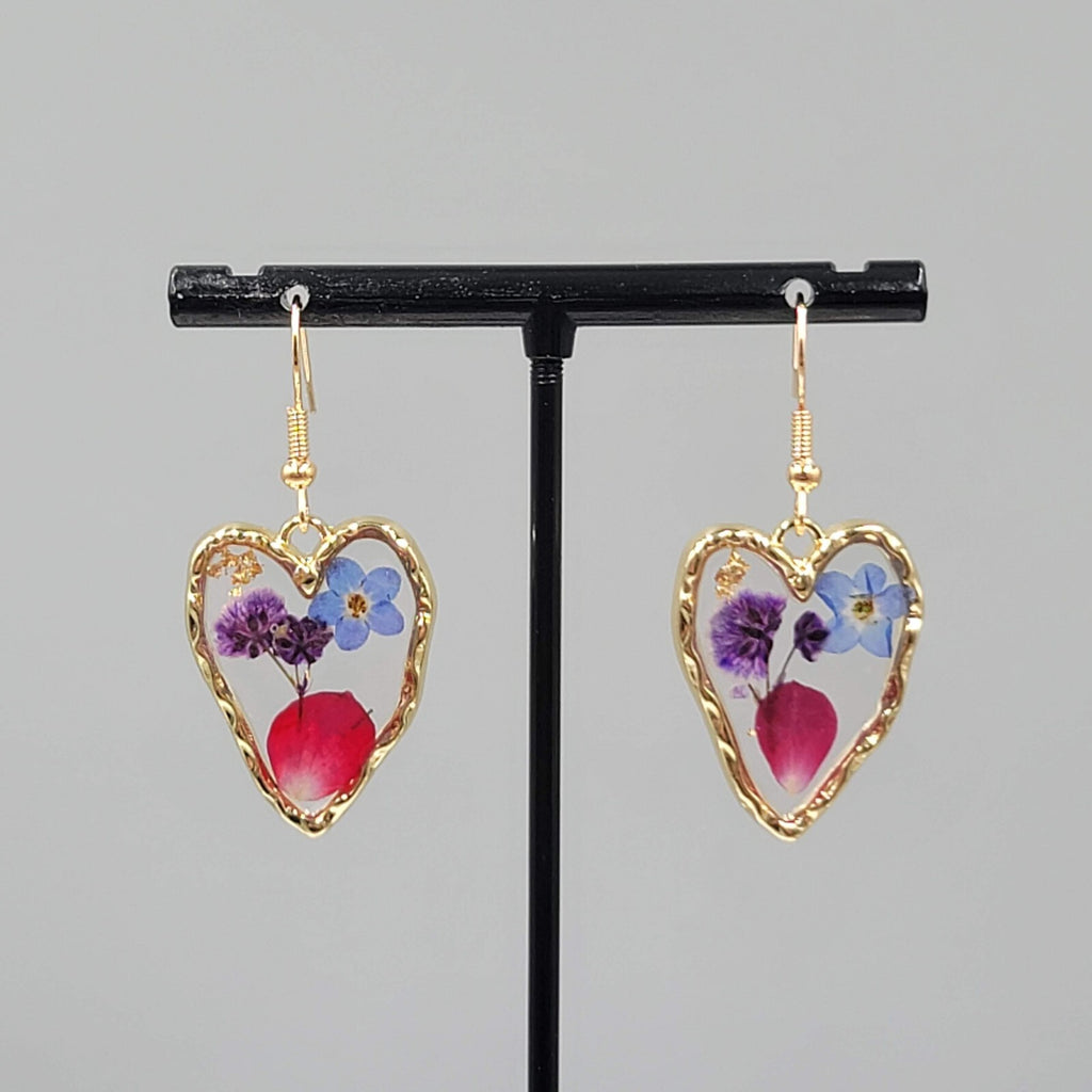 Real Flower Heart Pierced Earrings Gold tone Dangle Resin 1"