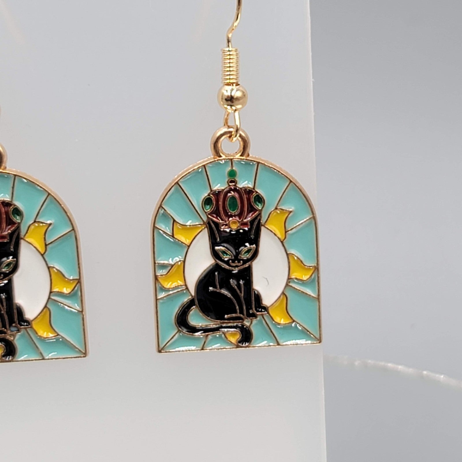 Kitty Cat in the Sun Enamel Pierced Earrings Gold tone Dangle 1 1/8"