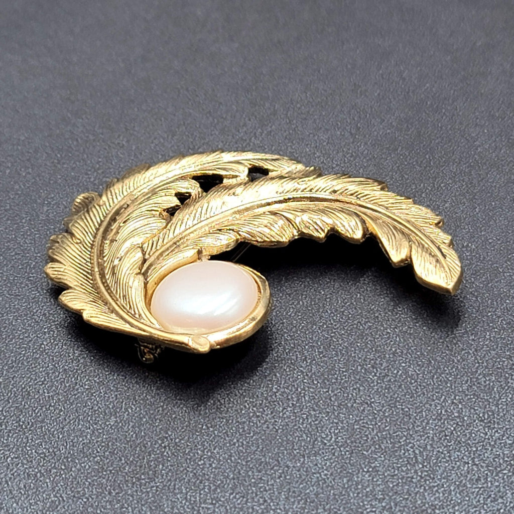 Vintage Brooch Pin Jewelry Costume Leaf Imitation Pearl Gold tone 2.75"