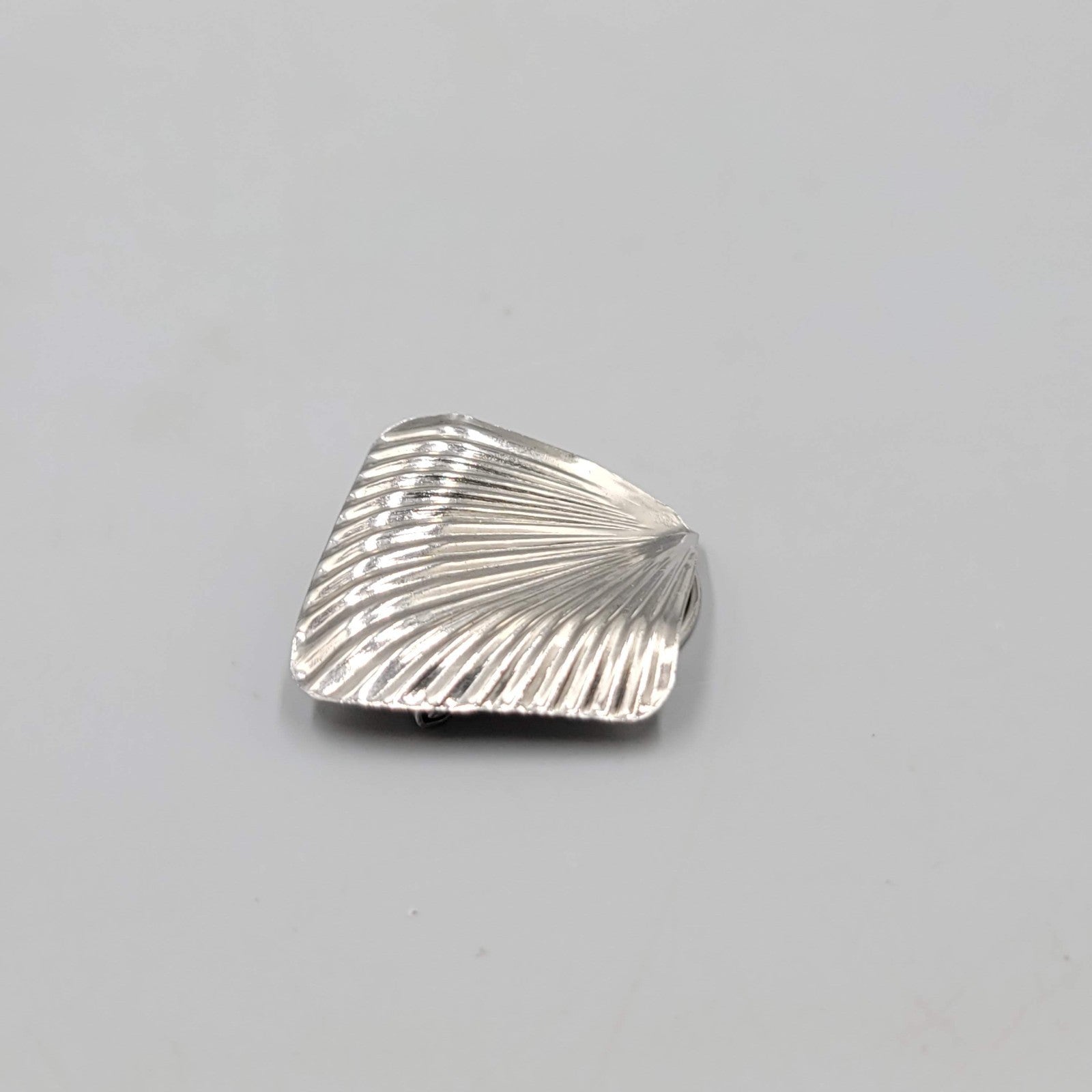Vintage Scarf Clip Silver tone Shell Design Estate Jewelry 1.5"