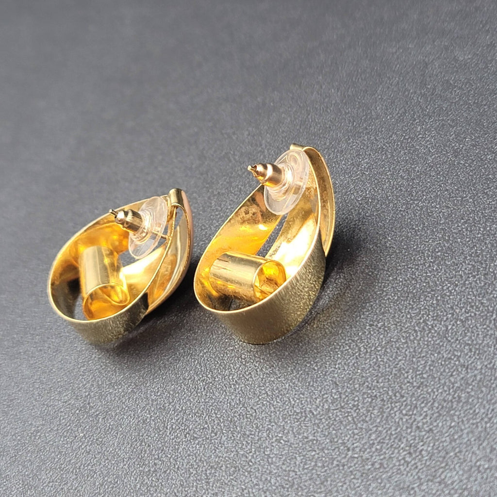 Vintage Pierced Earrings Gold tone Swirl Pink Statement Enamel Drop 1 1/8"