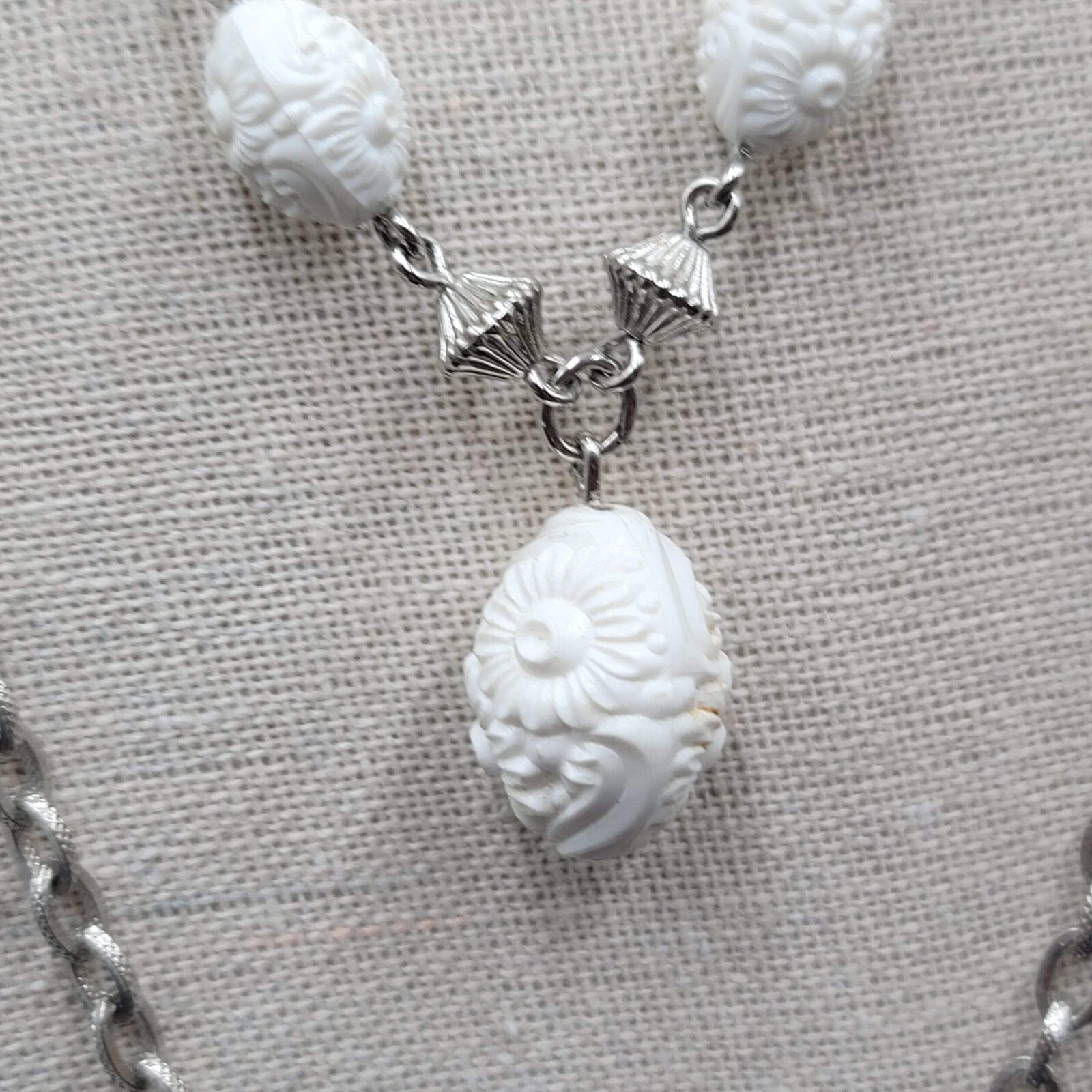 Vtg White Carved Bead Necklace Sarah Cov Summer Flirt Chain Silver tone Set of 2