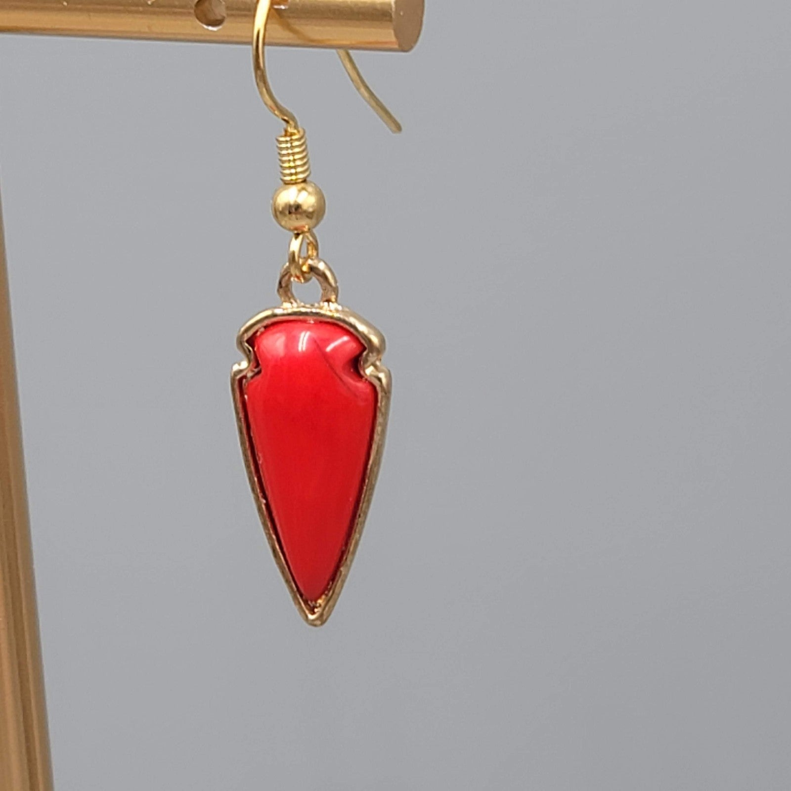 Red Arrow Head Design Pierced Earrings Gold tone Dangle 7/8 in