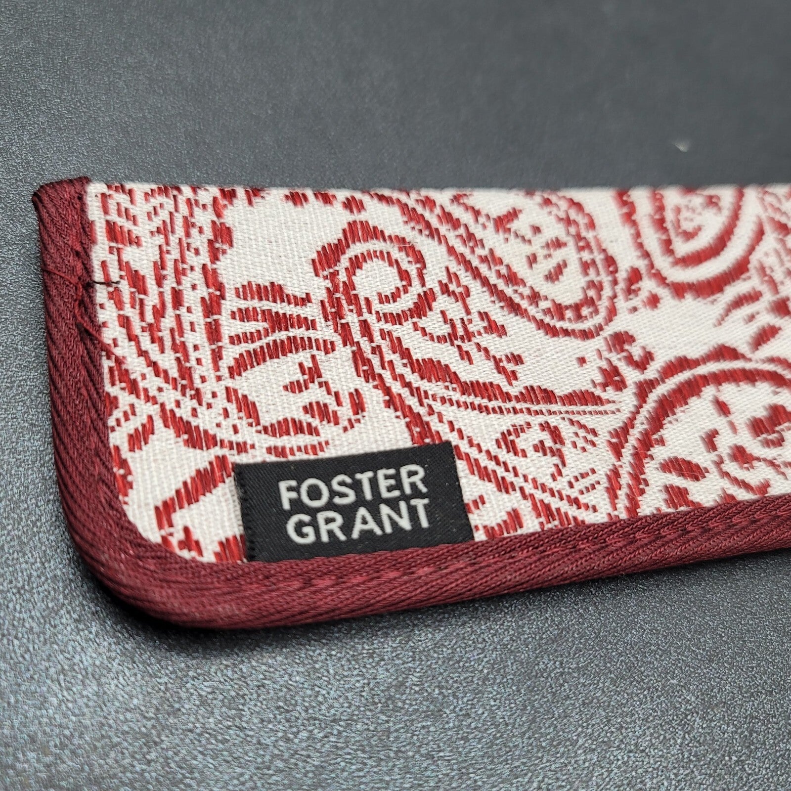 Foster Grant Eyeglass Glasses Soft Case Fabric Protector Paisley Burgundy White