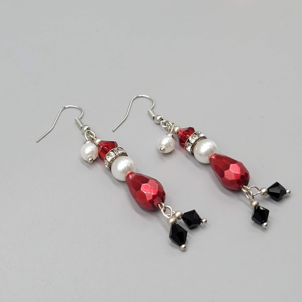 Santa Claus Beaded Pierced Earrings Silver tone Dangle Christmas  2.25 in