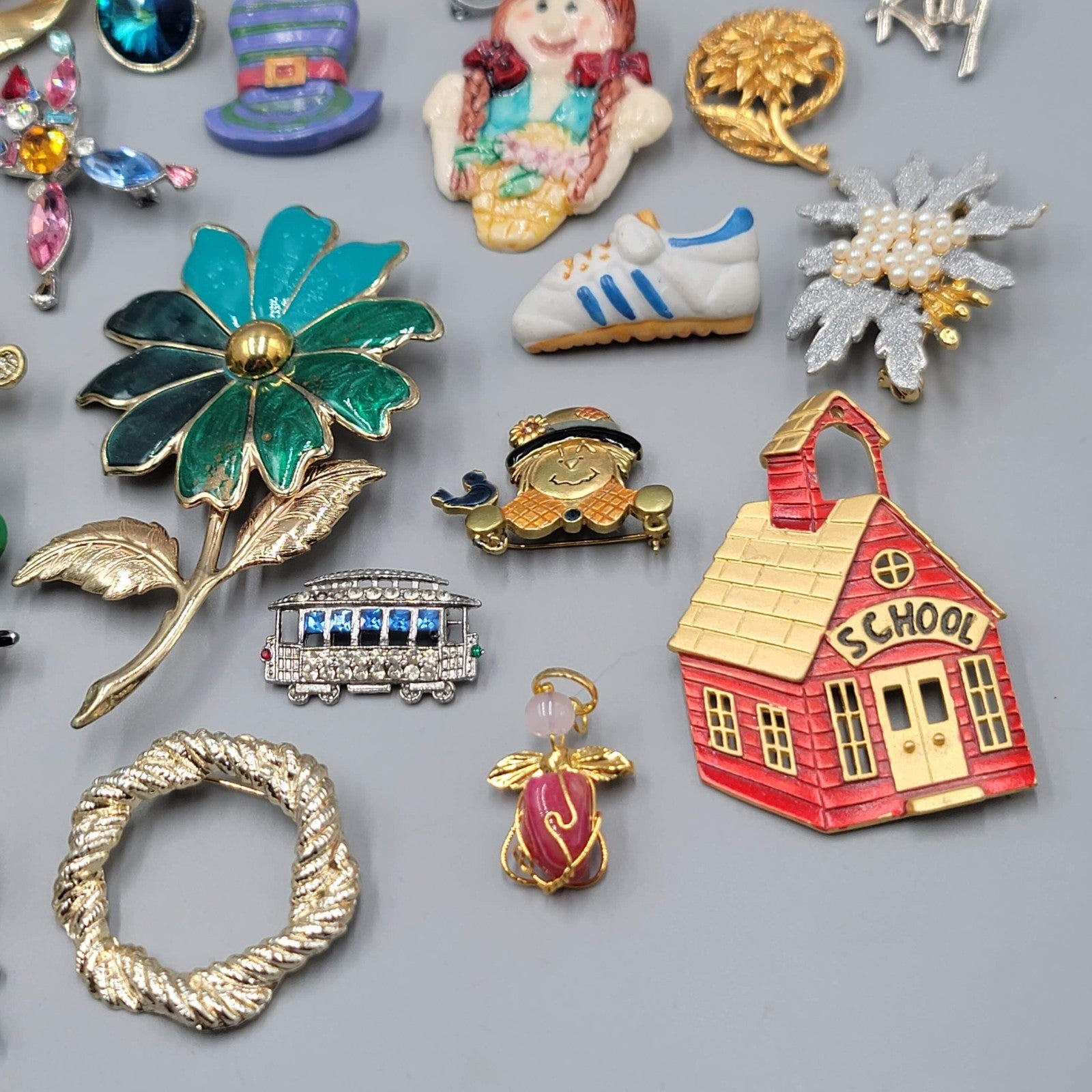 Vtg Brooch Pin Lot of 57 Mixed Types WITH ISSUES! BROKEN Missing stones Craft Lo