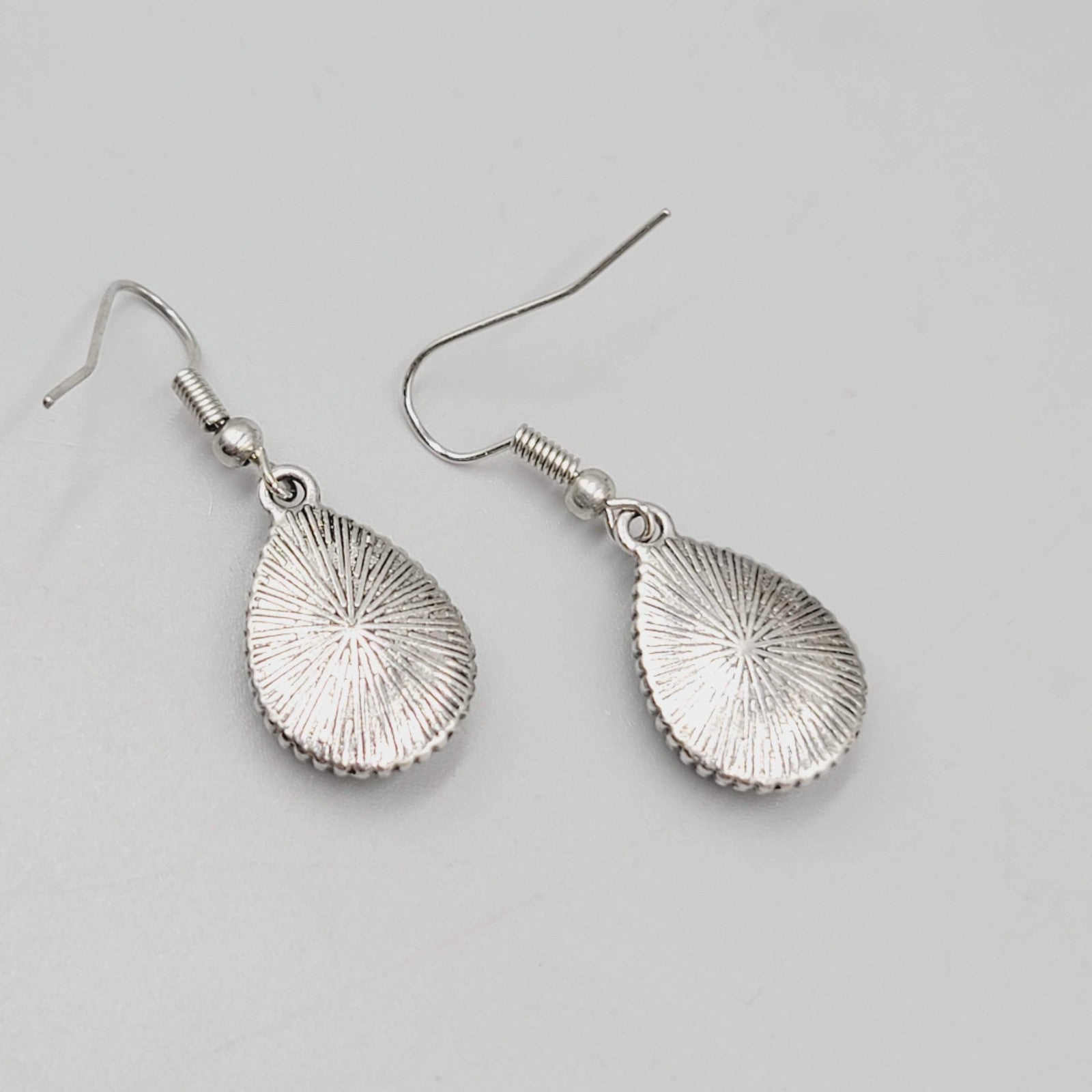 Black Stone Teardrop Pierced Earrings Silver tone Dangle 3/4"