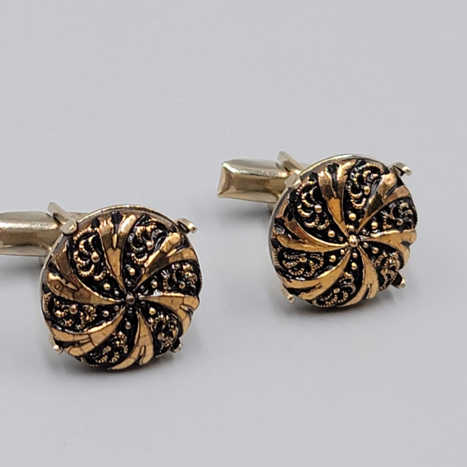 Vintage Gold tone  Mens Cufflinks Black Design Swirl Round Mens Jewelry 3/4"