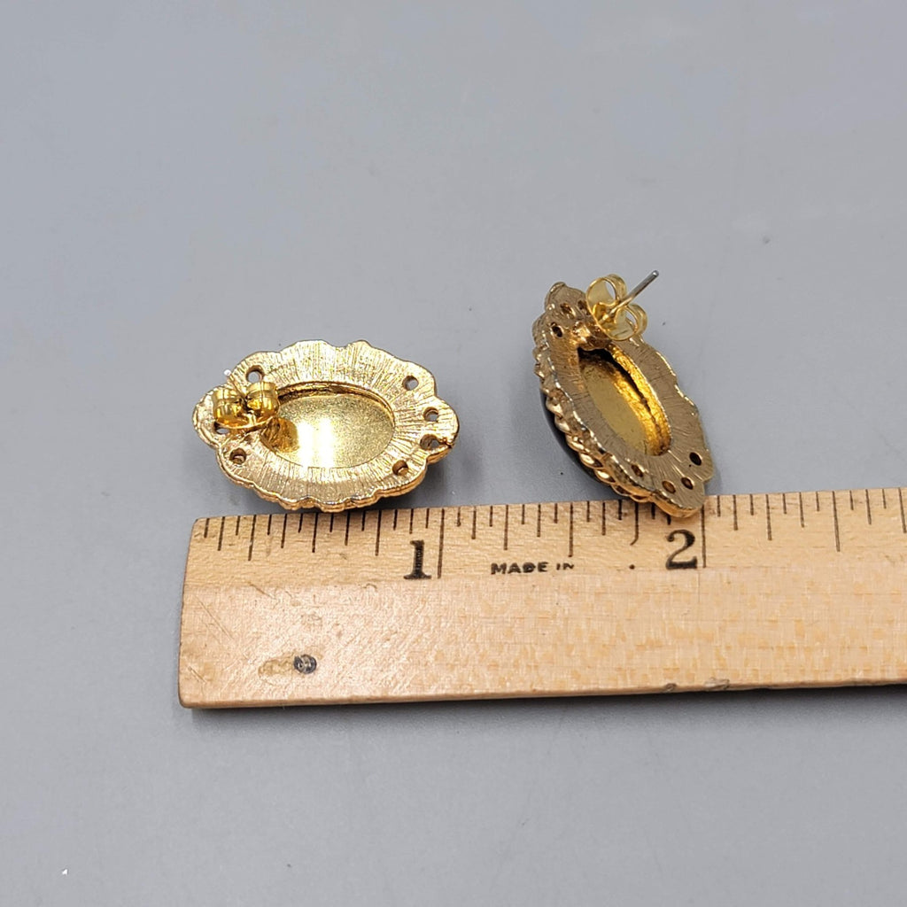Vintage Purple Cabochon Pierced Earrings Gold tone Drop 1 1/8 in