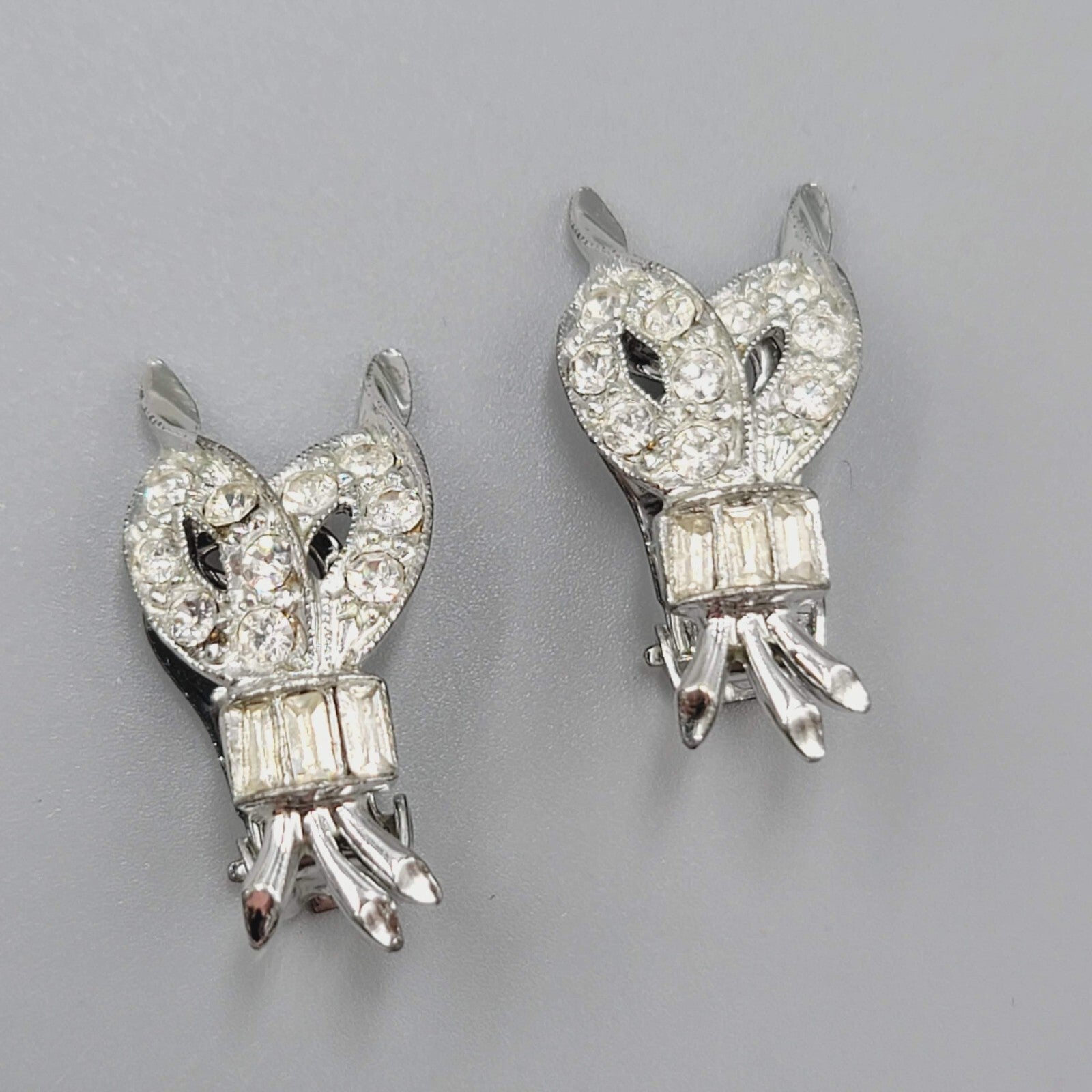 Vintage Rhinestone Clip on Earrings Silver toneUnique Design 1.25"