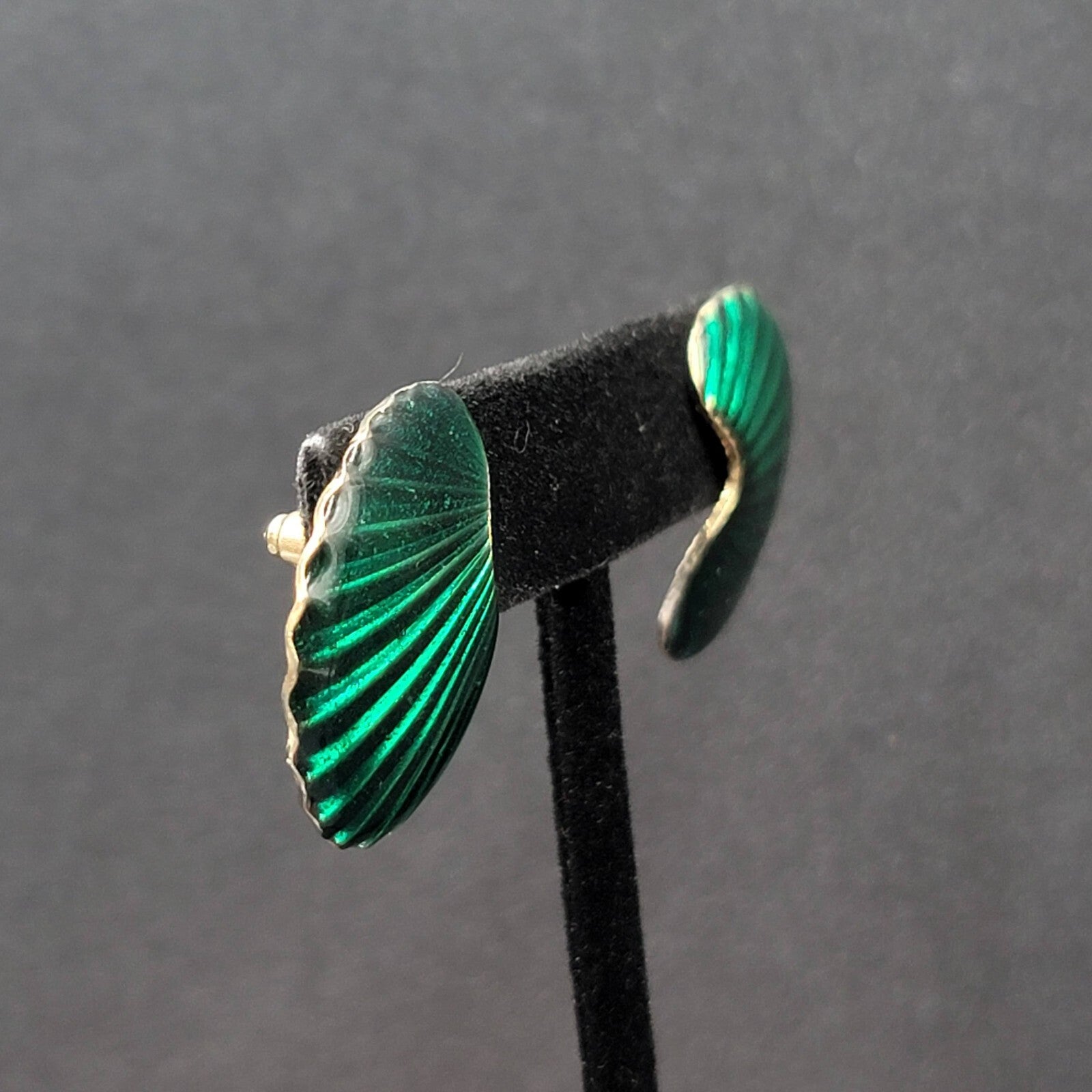 Vintage Pierced Earrings Gold tone Green Enamel Shell Design Drop 1"