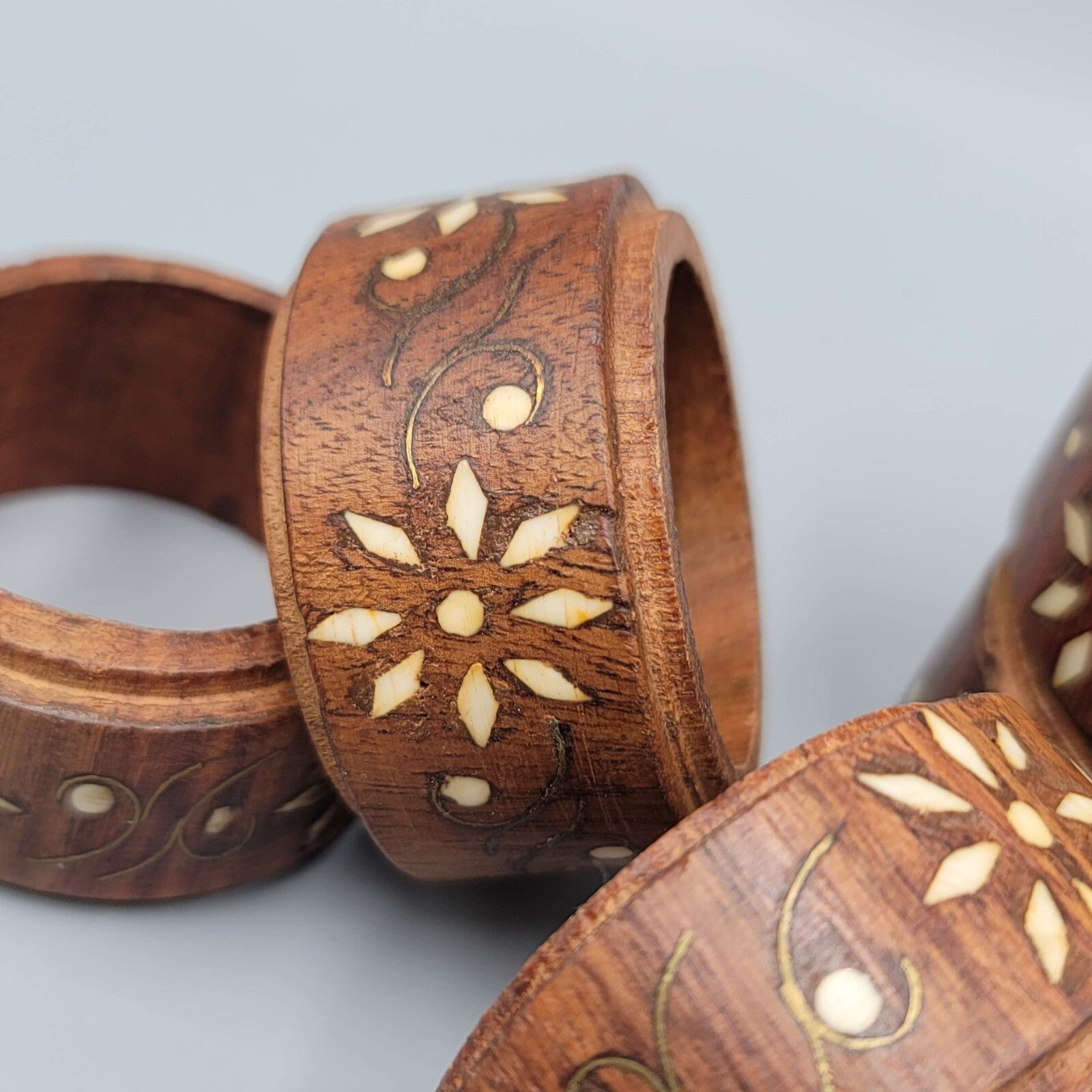 VINTAGE SET 6 VINTAGE MADE IN INDIA WOOD BRASS INLAY FLOWER NAPKIN RING