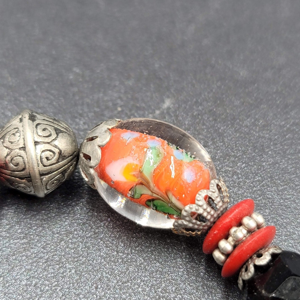 Beaded Bracelet Art Glass Red Black Silver tone Embossed Beads Elastic 6"