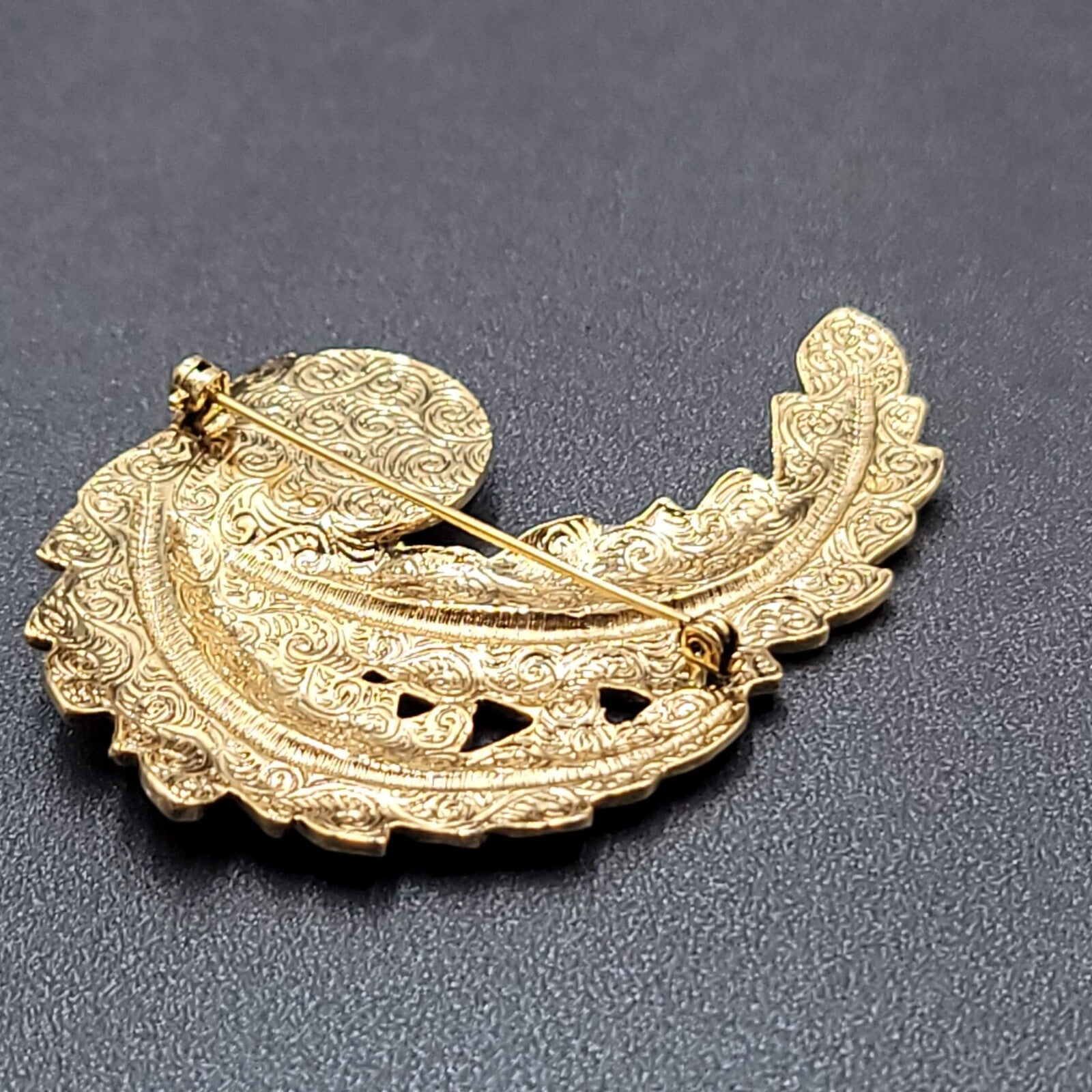 Vintage Brooch Pin Jewelry Costume Leaf Imitation Pearl Gold tone 2.75"