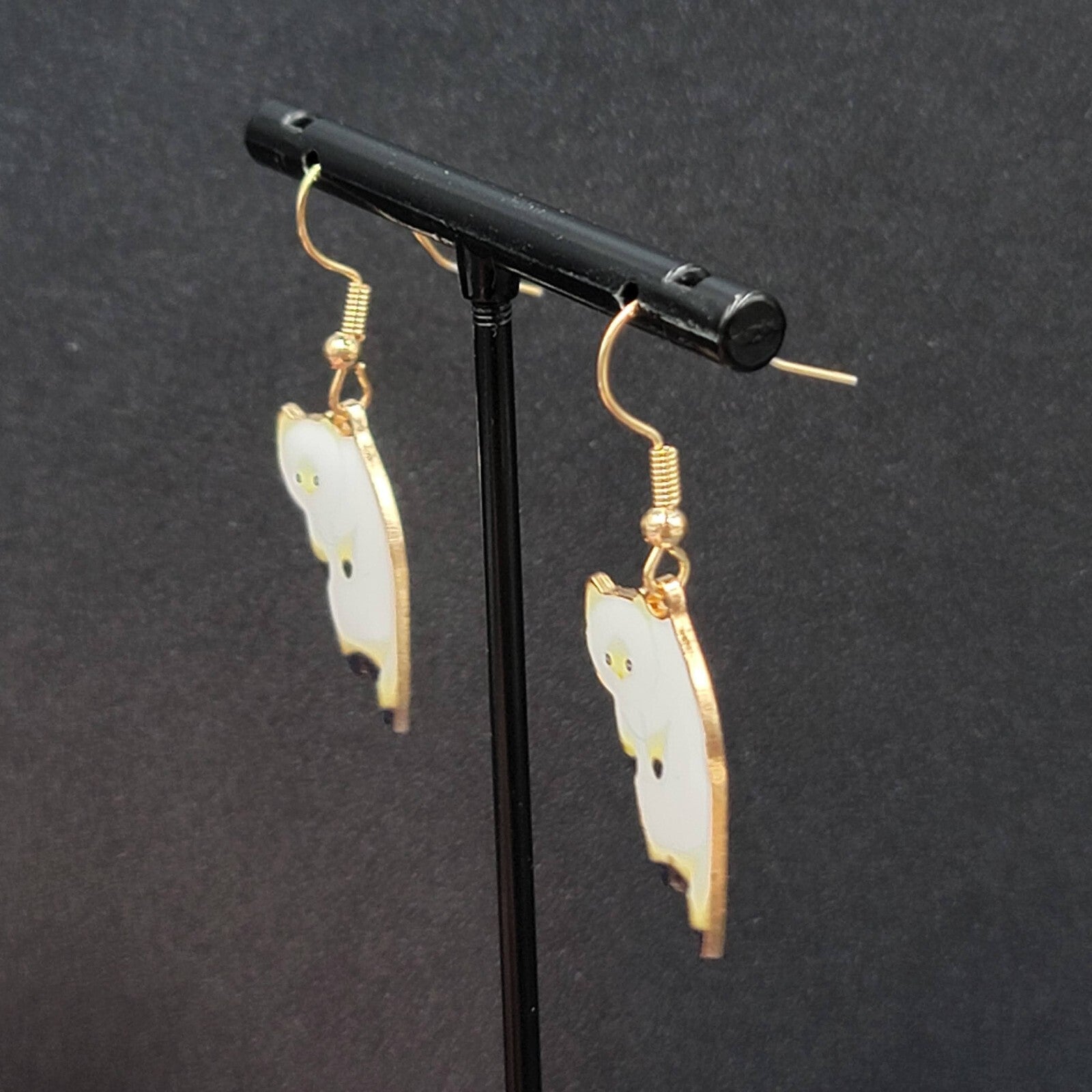 Pierced Earrings Gold tone White Enamel Kitty Cat Dangle 1"