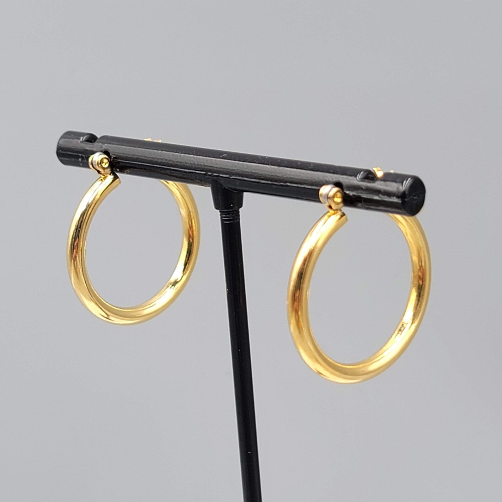 Pierced Earrings Gold tone Round Hoops 7/8"