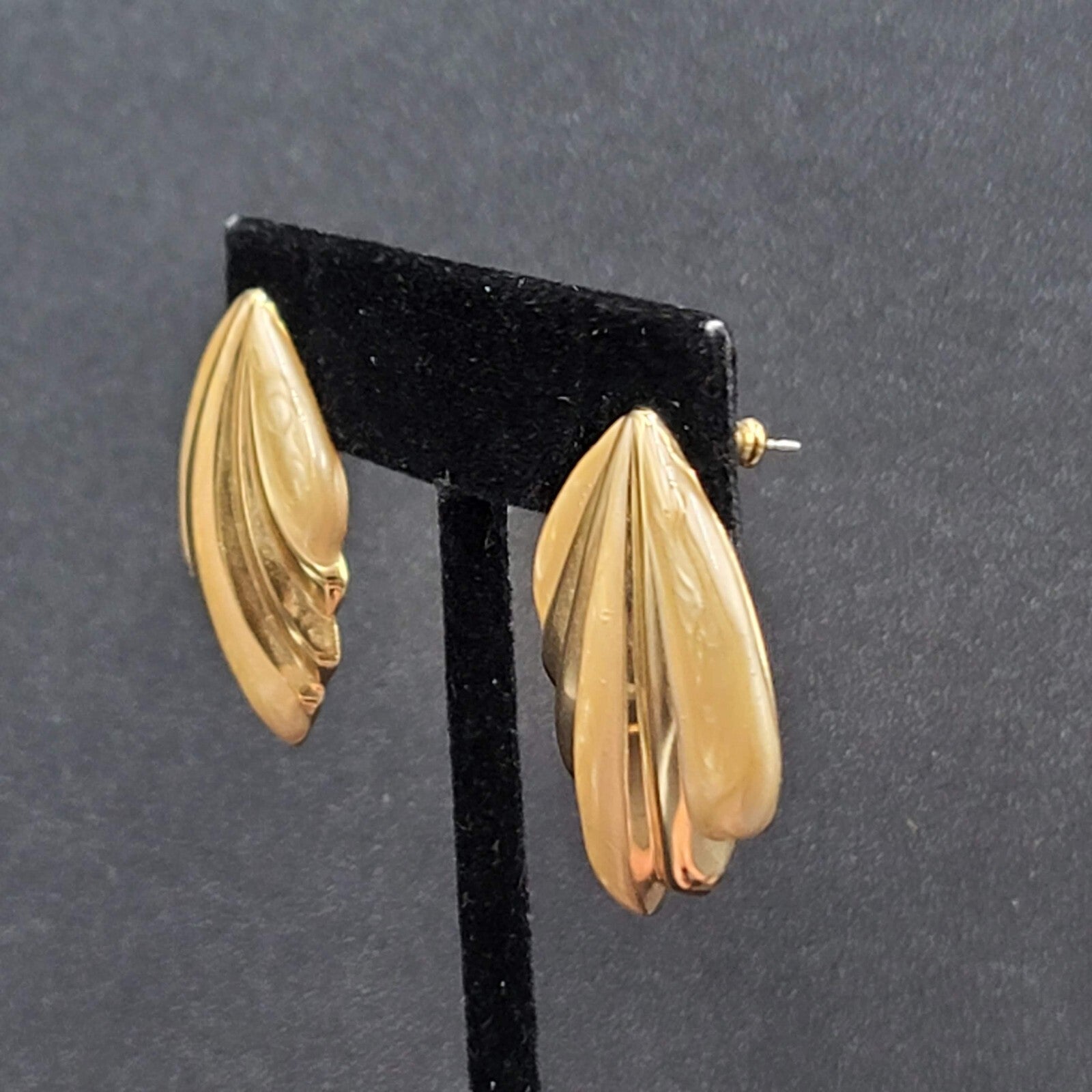 Vintage Pierced Earrings Gold tone Tan Swirl Enamel Drop 1.25" Lightweight