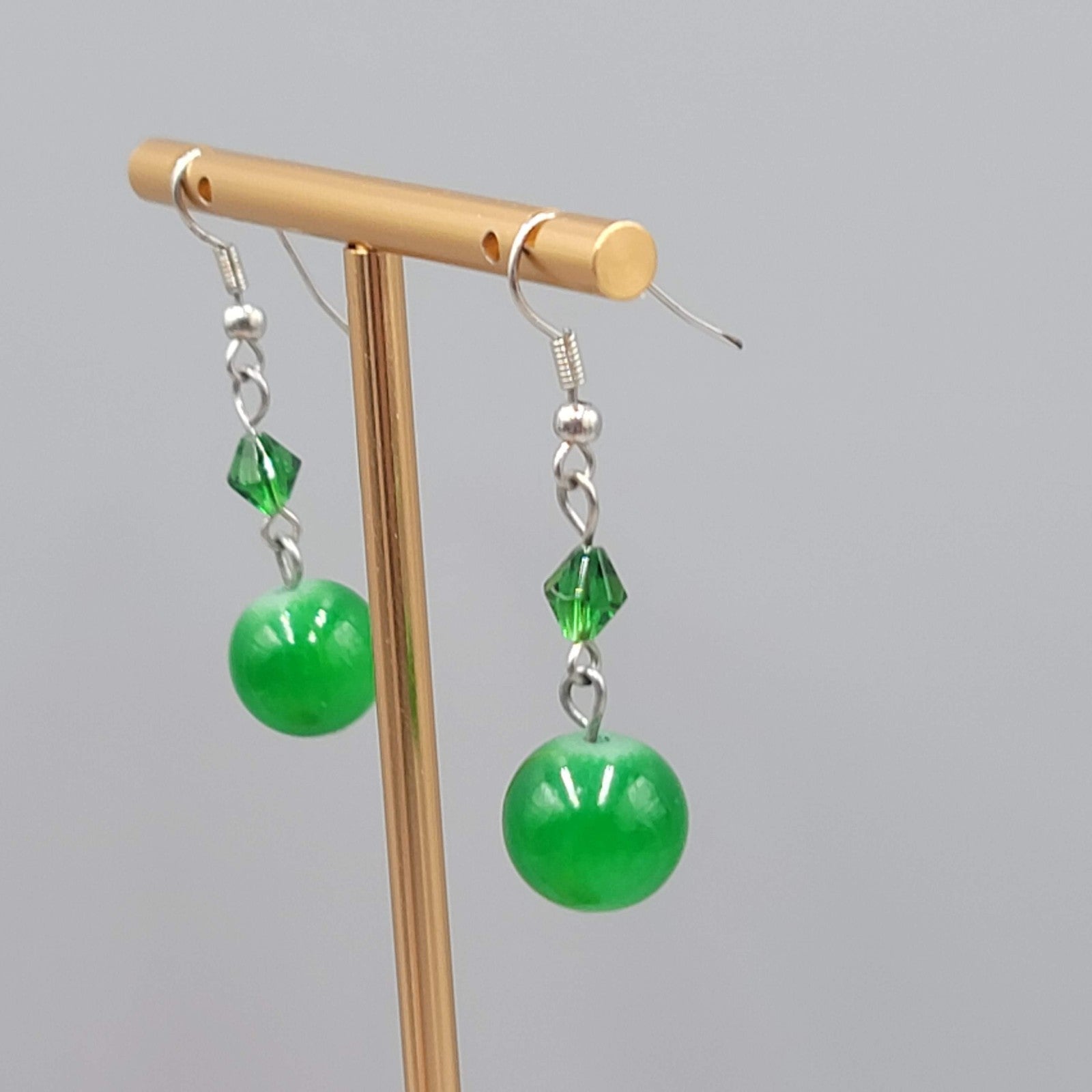 Green Glass Bead Pierced Earrings Silver tone Dangle 1.25 in