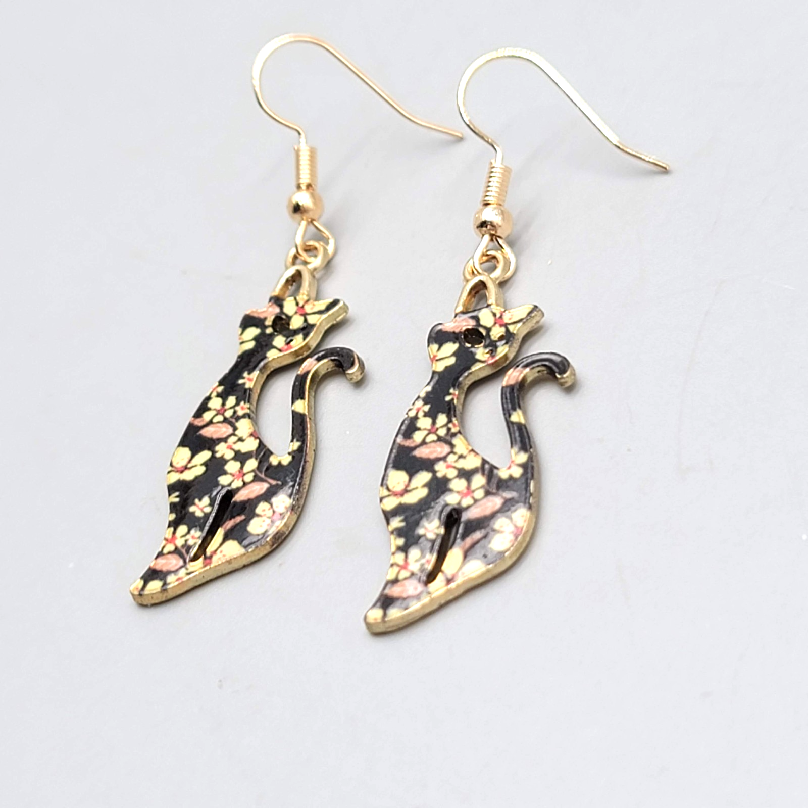 Black Kitty Cat Flower Print Pierced Earrings Gold tone Dangle 1 3/8"