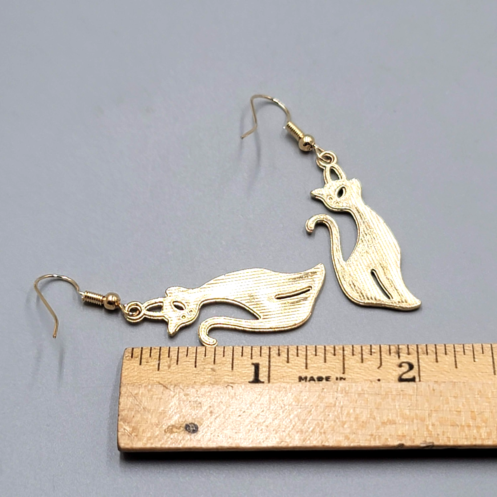 Black Kitty Cat Flower Print Pierced Earrings Gold tone Dangle 1 3/8"