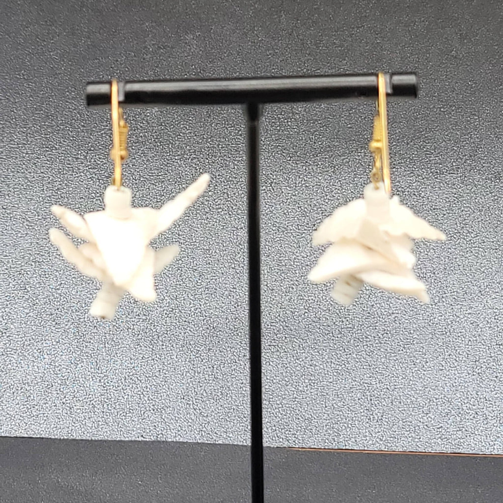 Pierced Earrings White Shell Pieces Bead Dangle Beach Wear   1.25"