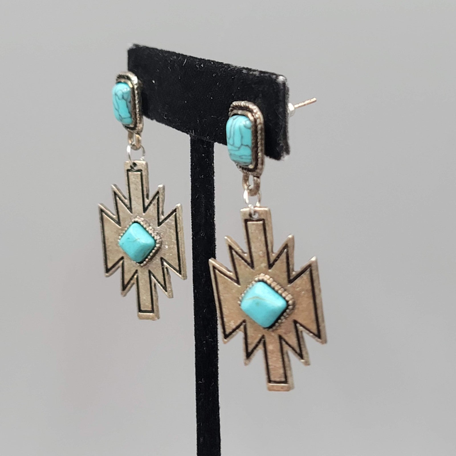 Southwest Design Pierced Earrings Silver tone Dangle  2"