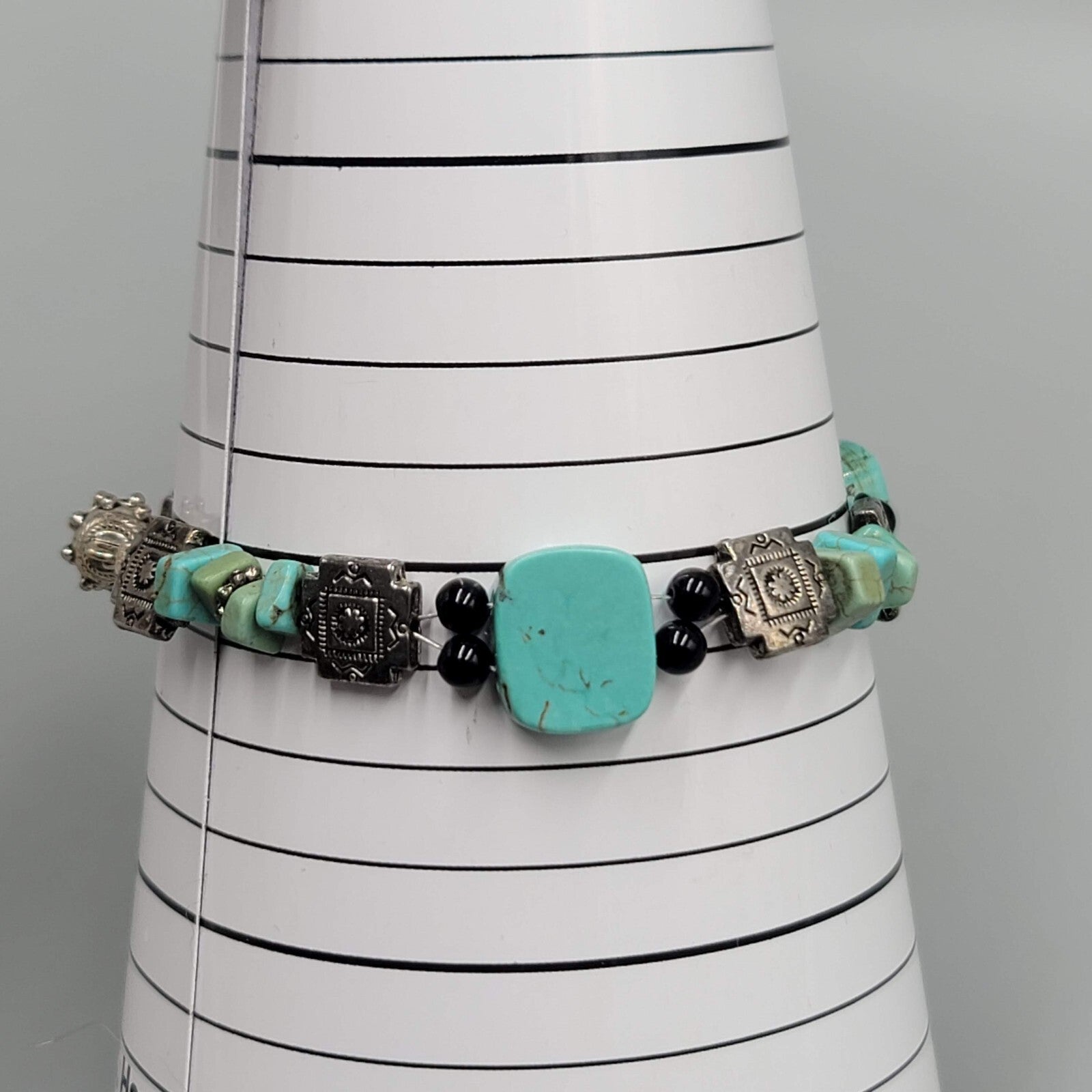 Vintage Southwest Bead Bracelet Turquoise Silver tone Magnet Closure 7.25"