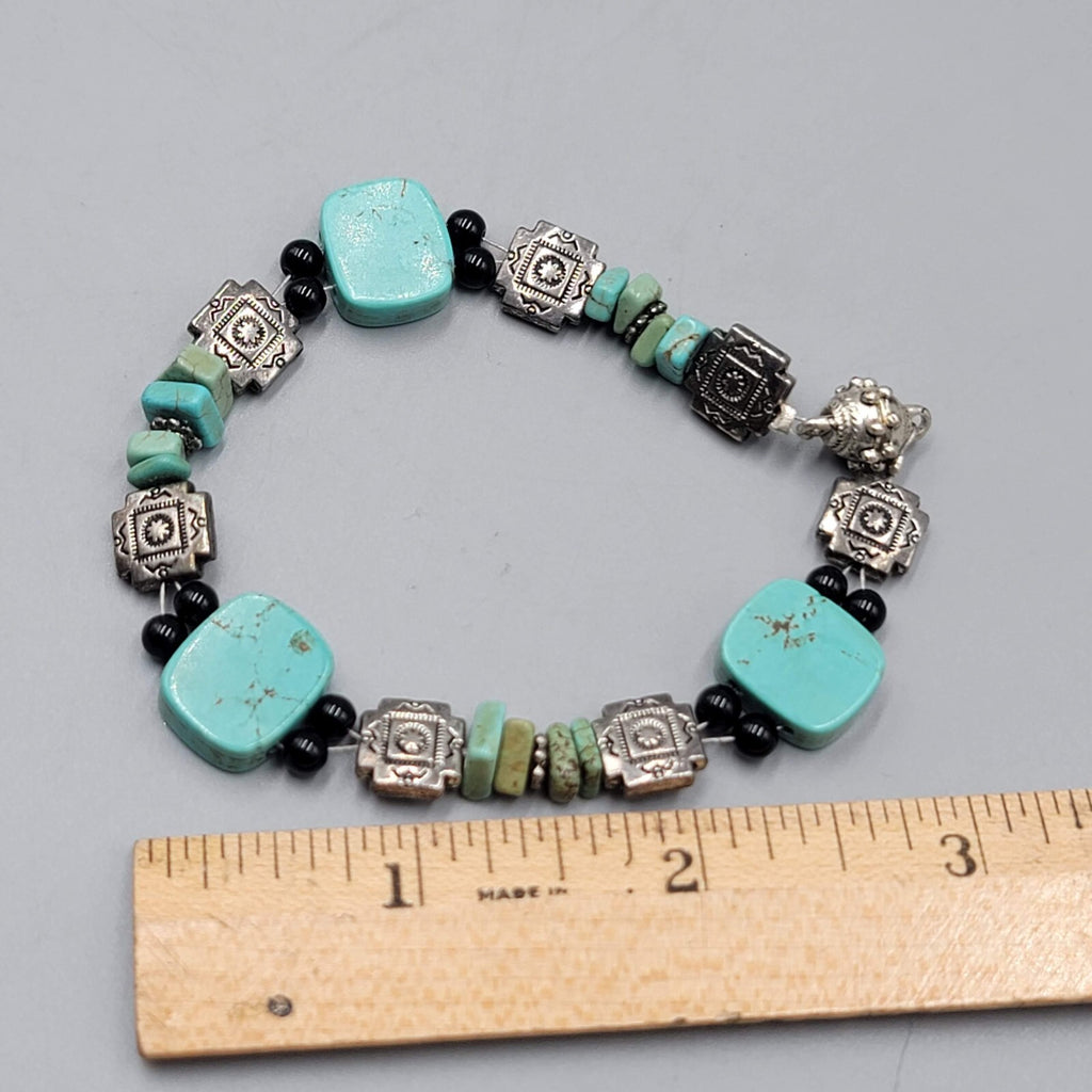 Vintage Southwest Bead Bracelet Turquoise Silver tone Magnet Closure 7.25"