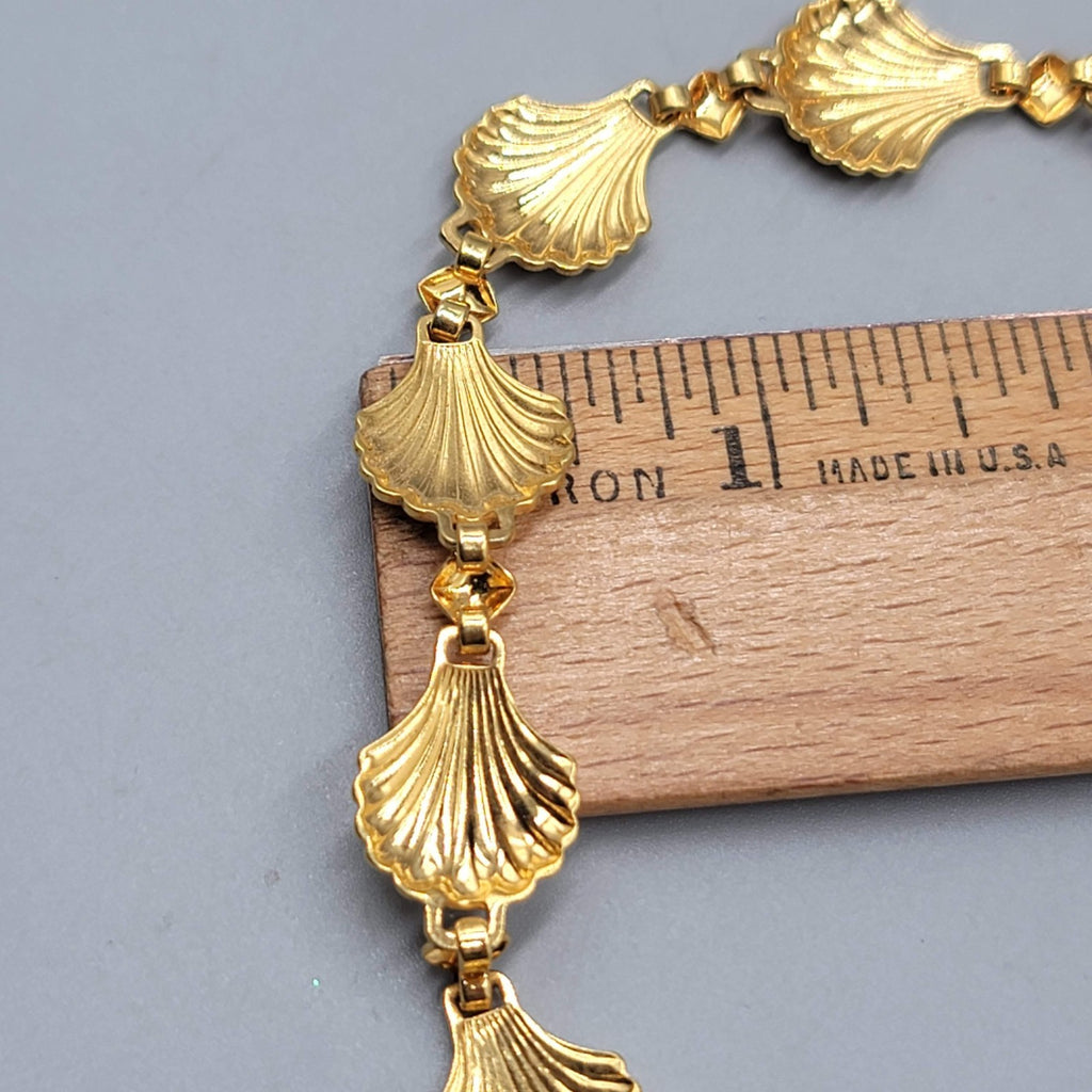 Vintage Avon Seashell Panel Bracelet Gold Plated Clam Shell 6.75 in