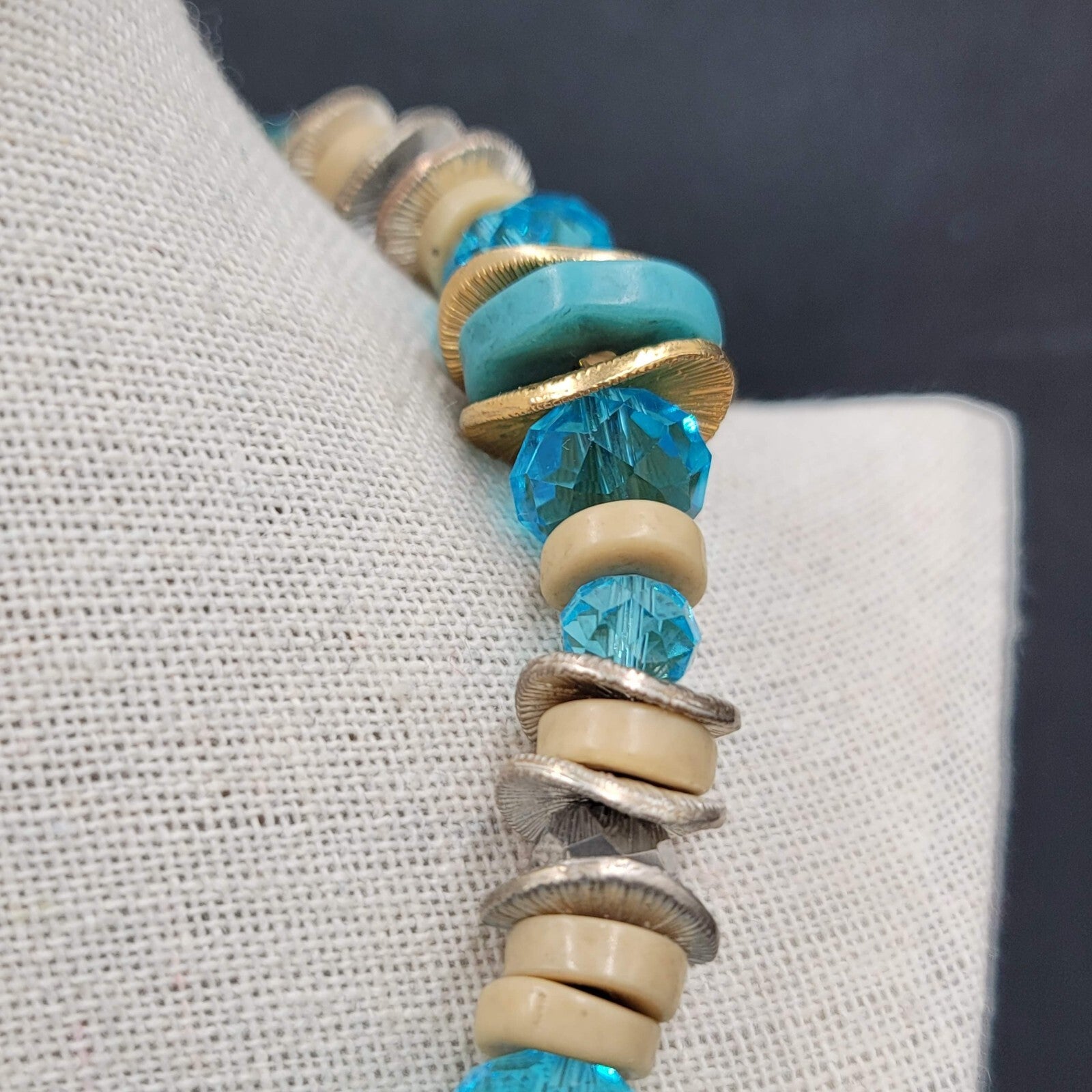 JONES NEW YORK JNY Signed Gold Tone Blue Chunky Beads Necklace 16"-19"