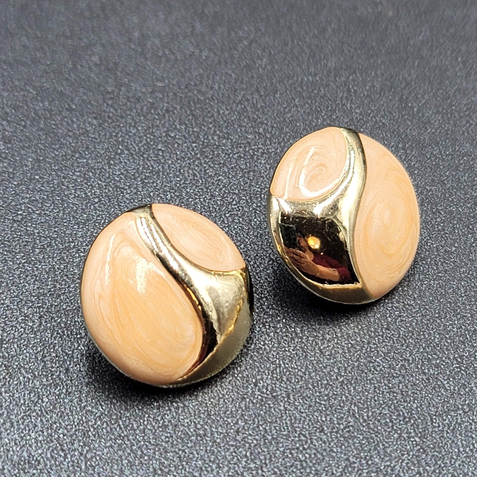 Vintage Pierced Earrings Light Peach Swirl Enamel Round Gold tone 7/8"