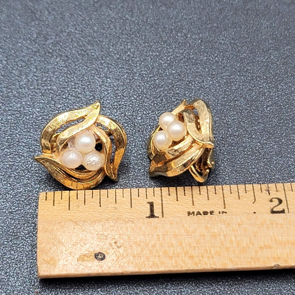 Vintage Clip on Earrings Textured Gold tone Faux Pearl Studs 3/4"