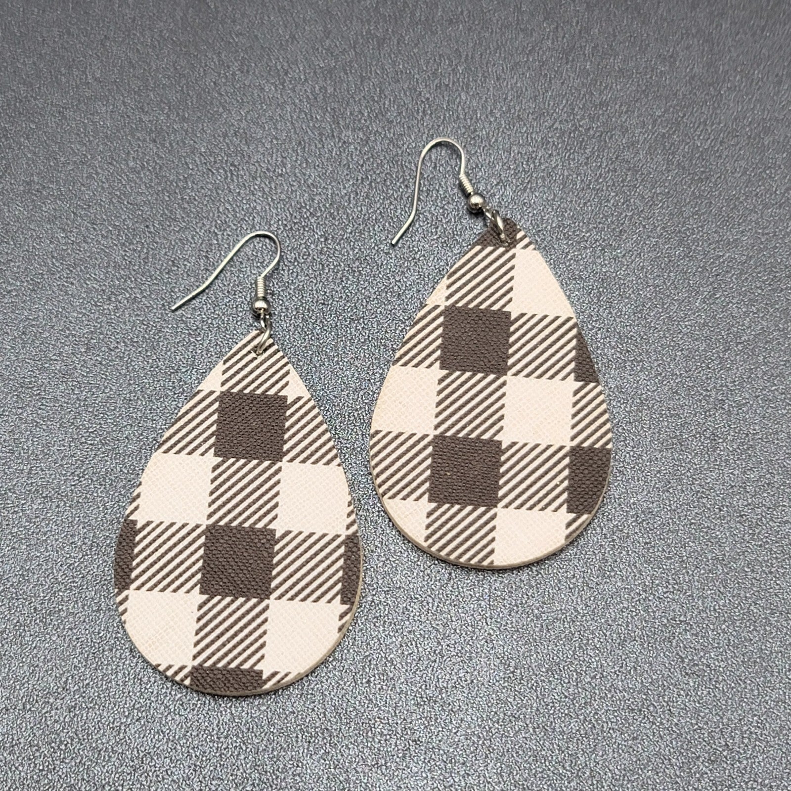 Pierced Earrings Black White Teardrop Plaid Dangle 2.25"
